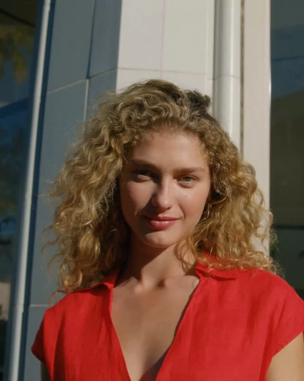 Tommy Hilfiger'ın Bahar Stili: Gündüz Rahat, Gece Şık