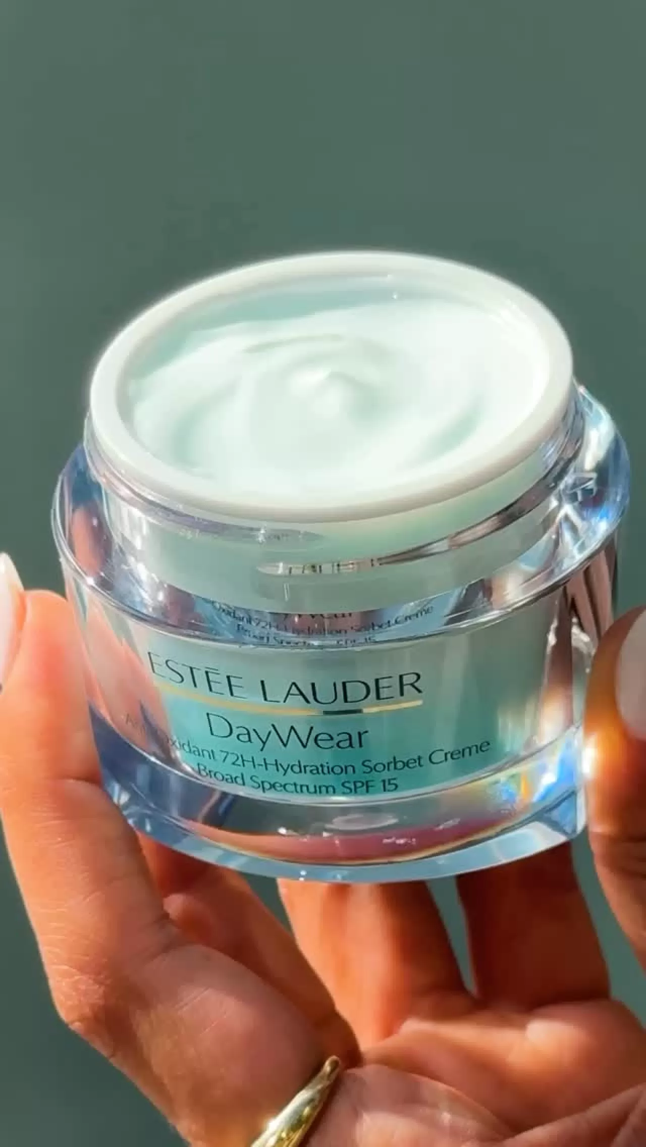 Estée Lauder DayWear Sorbet Creme ile 72 Saat Nem ve Işıltı