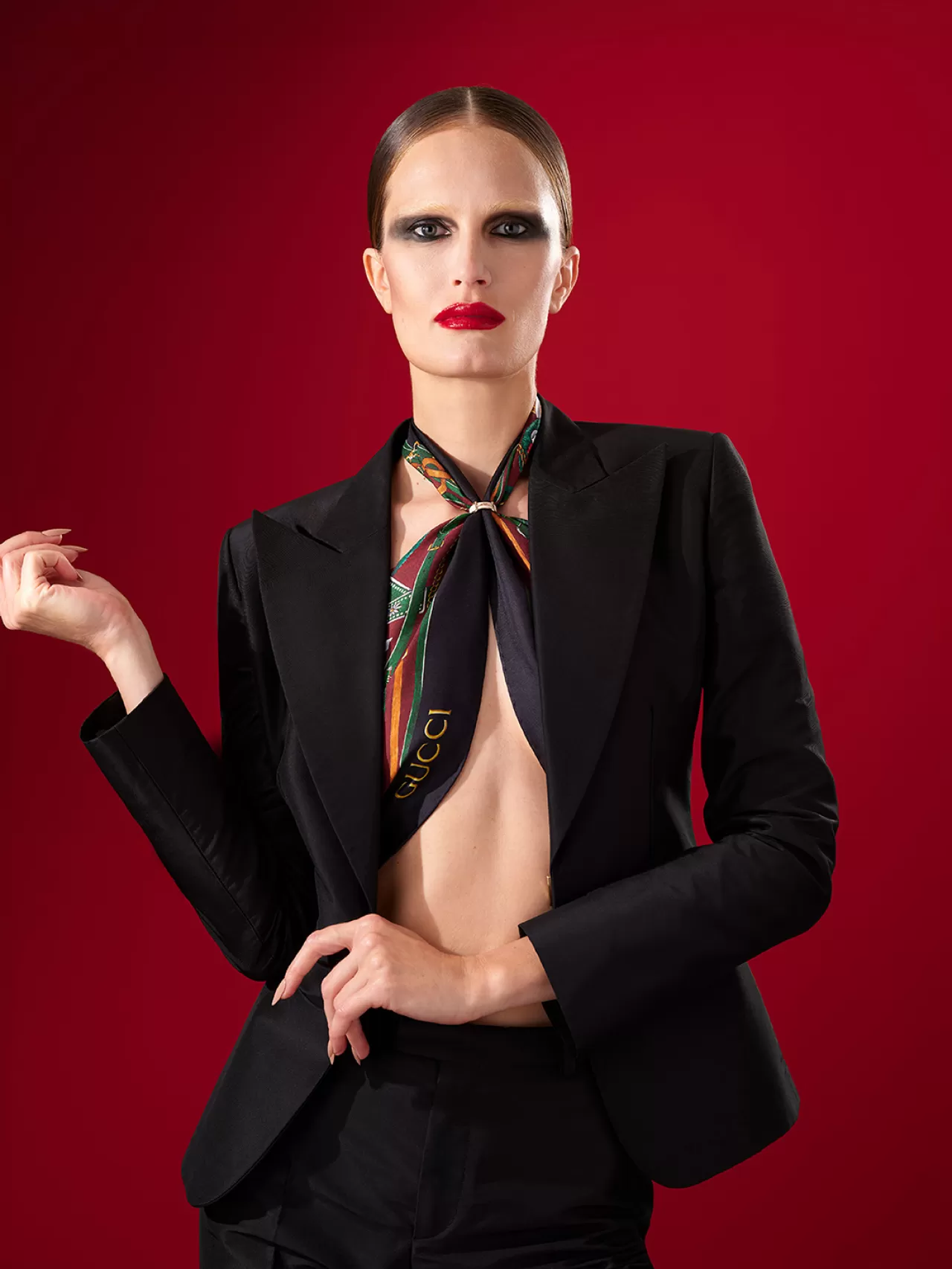 Gucci'nin İpek Sanatı: Arşivden Çıkan 10 Şal, Modern Tasarımla Yeniden Doğuyor