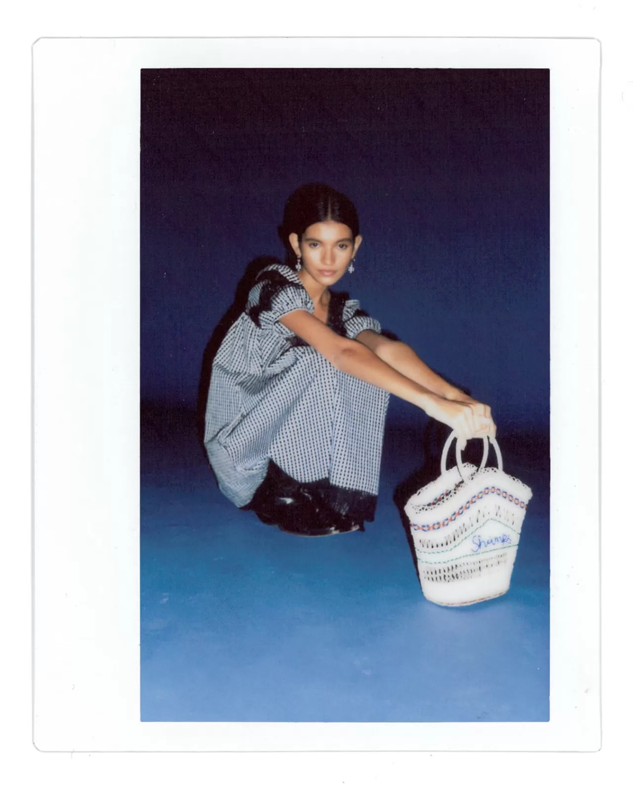 Vitoria, Shrimps'in Rhodes Dress ve Elias Basket Bag ile Şık Yorumu