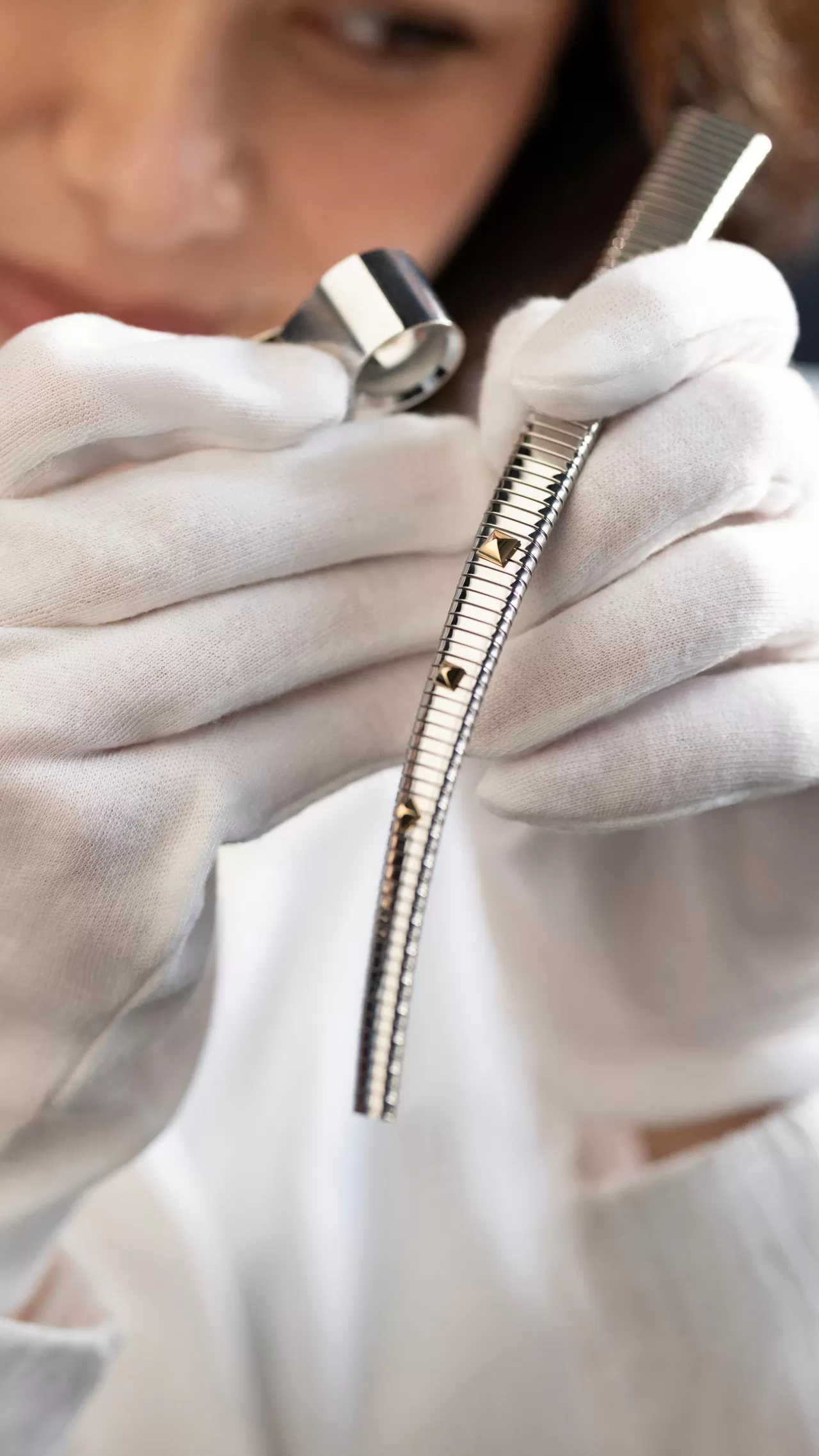 Bvlgari'nin İkonik Tasarımı: Altın ve Çelik Buluşmasının Hikayesi