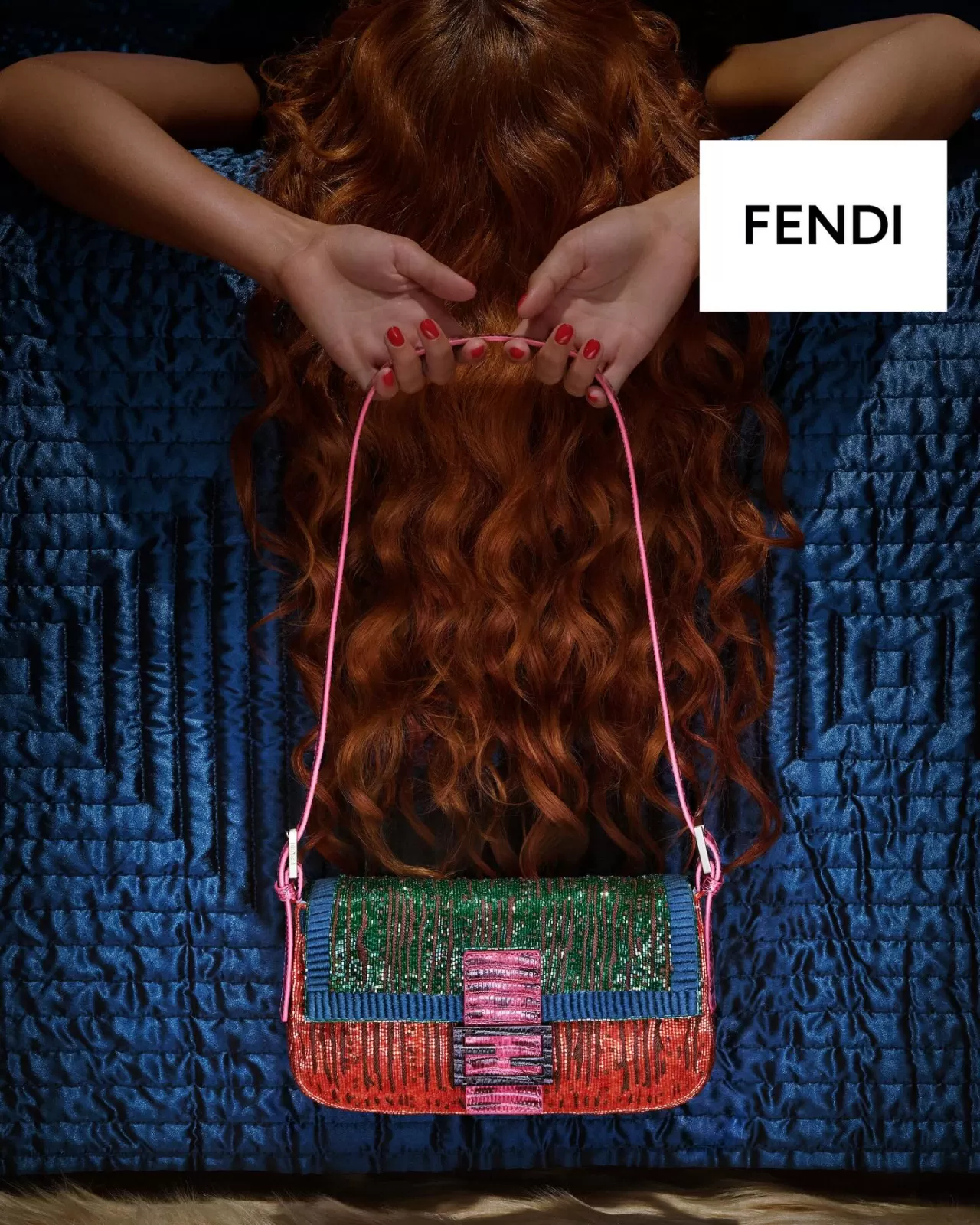 Fendi'nin İkonik Baguette Çantası Jo Ann Callis'in Objektifinde Sanat Eserine Dönüştü