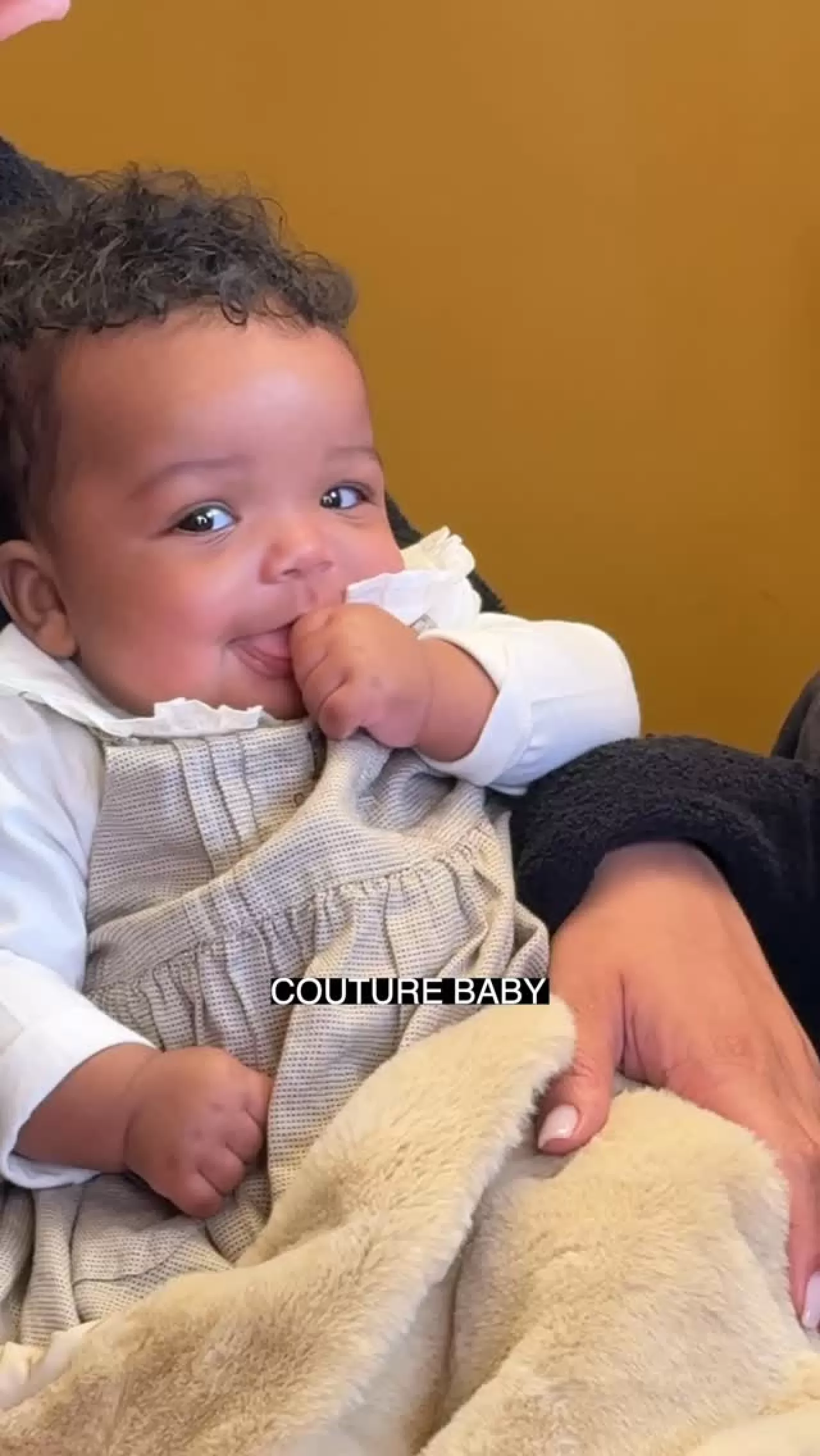 Rihanna, W Magazine için Tim Walker Objektifine Poz Verdi