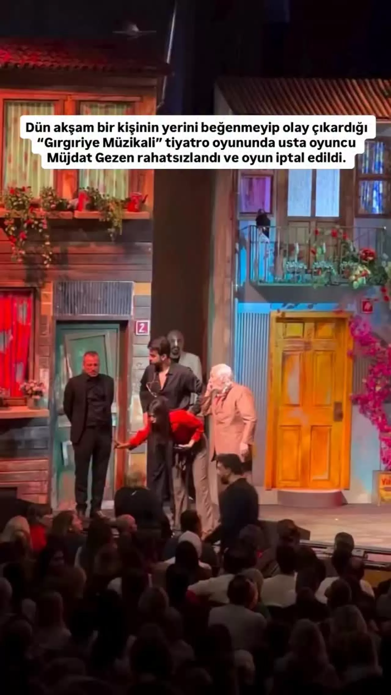 Sanat Etkinliklerinde Seyirci Tartışmaları Tiyatro Dünyasını Böldü