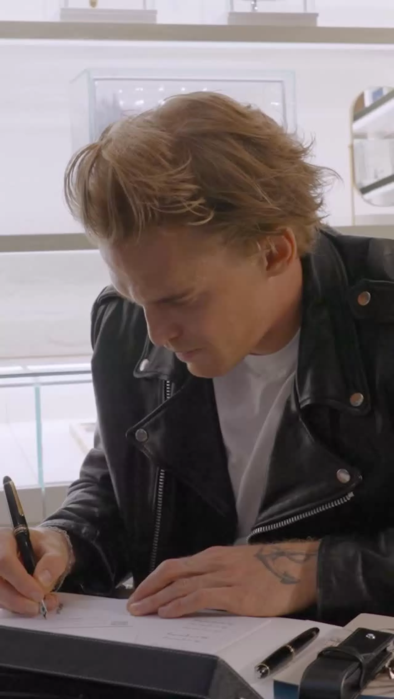 Monblanc Sydney Açılışında Cody Simpson ve Josh Heuston'ın El Yazısı Testi