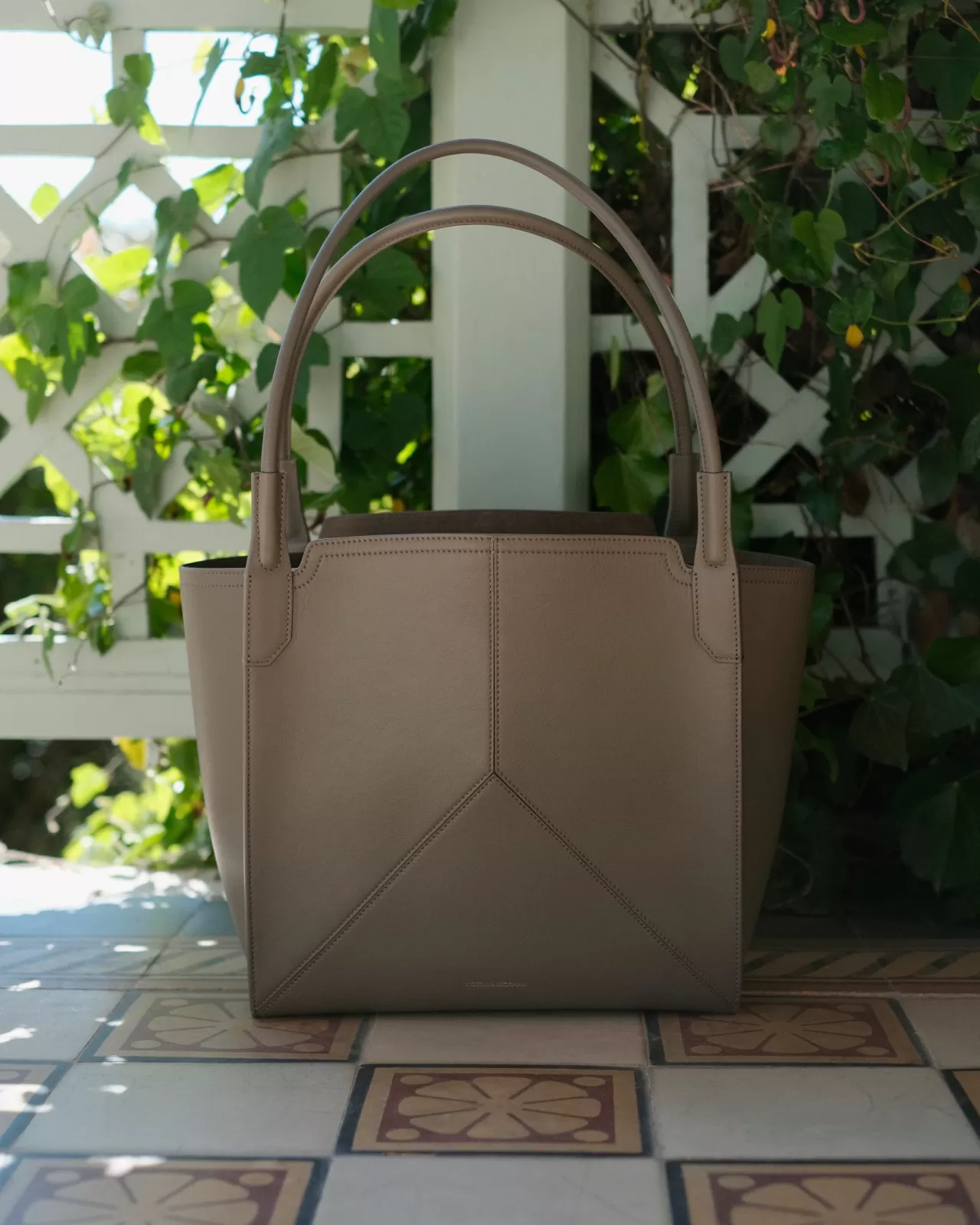 Victoria Beckham High Summer Koleksiyonu Yeni Sezon Temel Parçalarıyla Dikkat Çekiyor