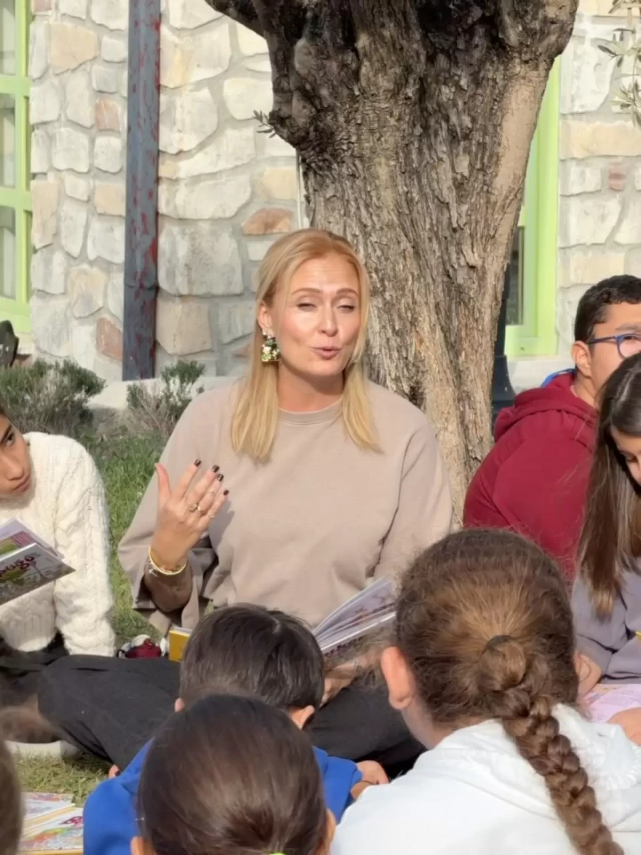 Ceyda Düvenci, Urla'da Çocuklarla Buluştu