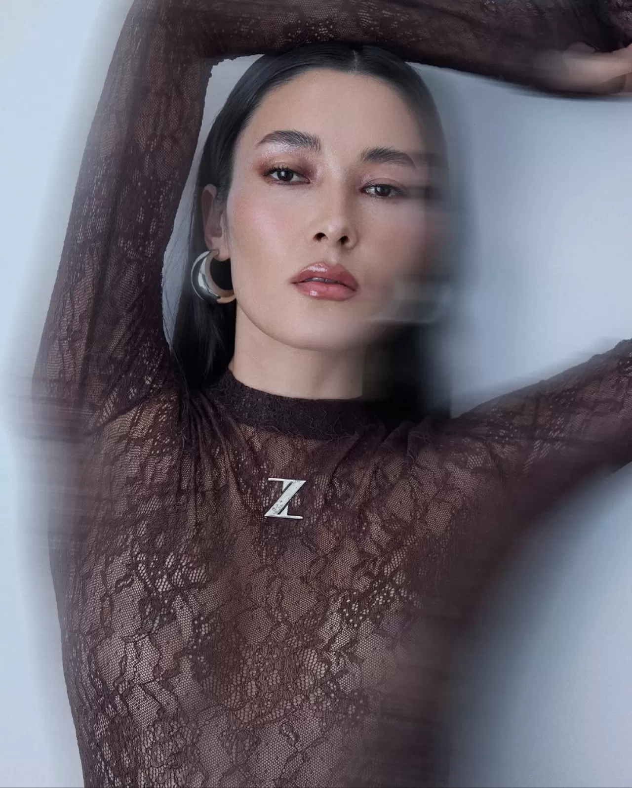 Zeynep Tosun'dan Yeni Sezon İçin Zarif ve Cesur Tasarım: ZT Lace Logo Body ve Draped Lace Skirt