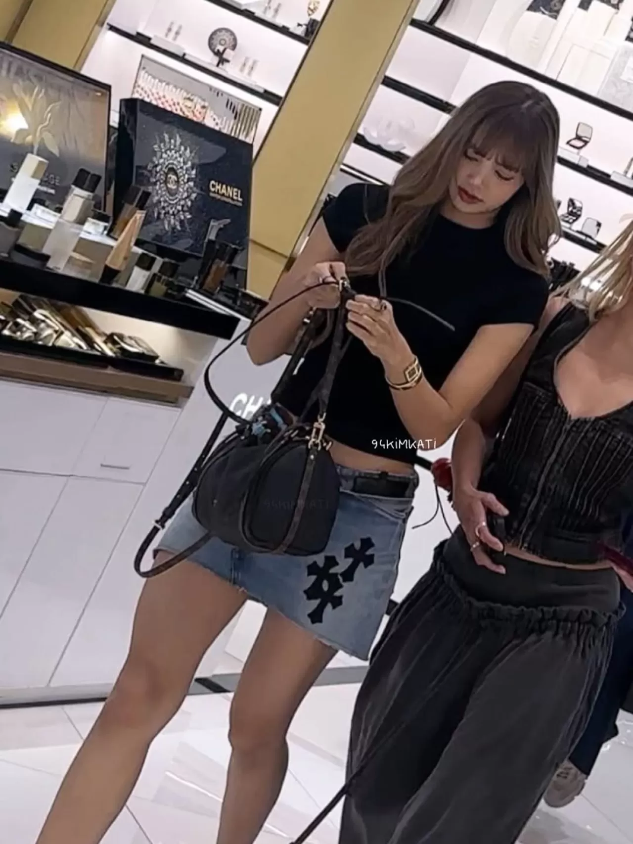 BLACKPINK Üyesi LISA, Tayland'da Görüntülendi