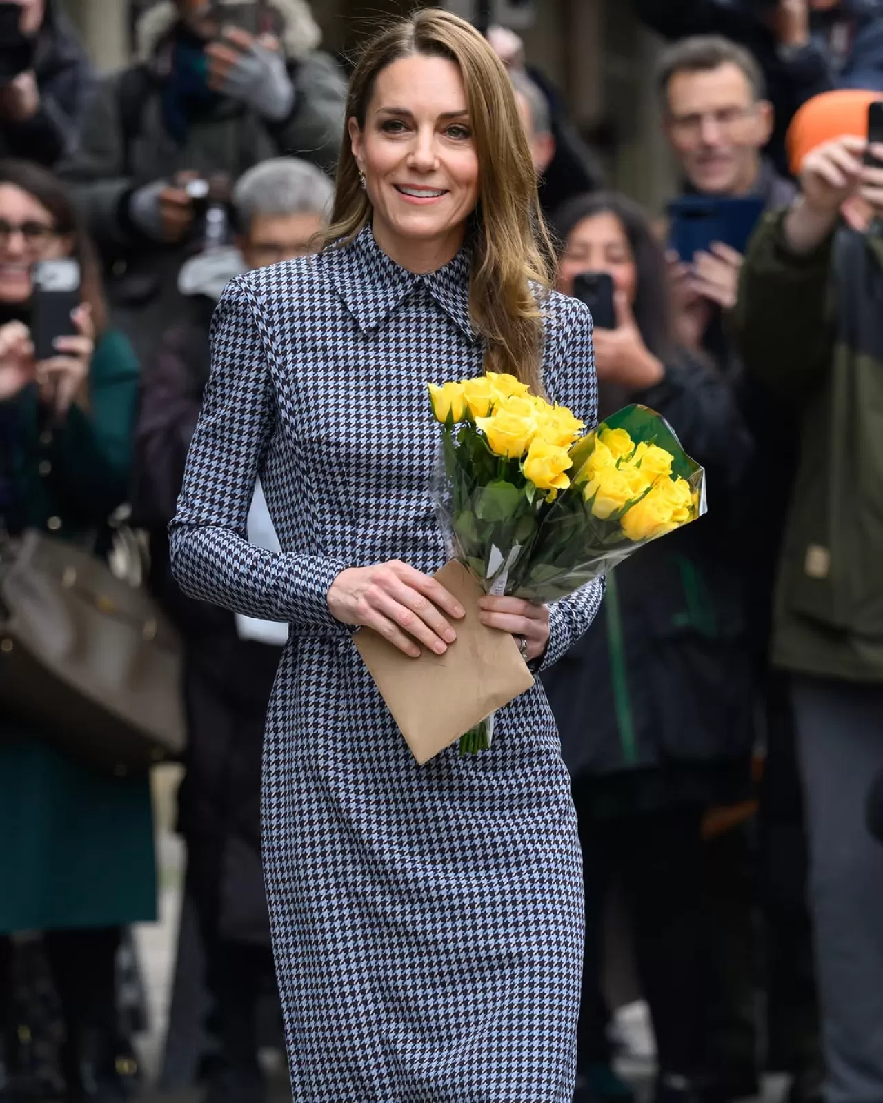 Galler Prensesi Kate Middleton'ın Resmi Ziyaretinde Kış Aksesuar Trendi Dikkat Çekti