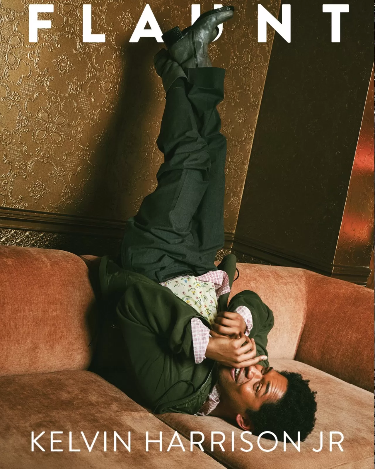 Kelvin Harrison Jr., Flaunt Magazine'de Prada Holiday 2025 Koleksiyonunu Tanıtıyor