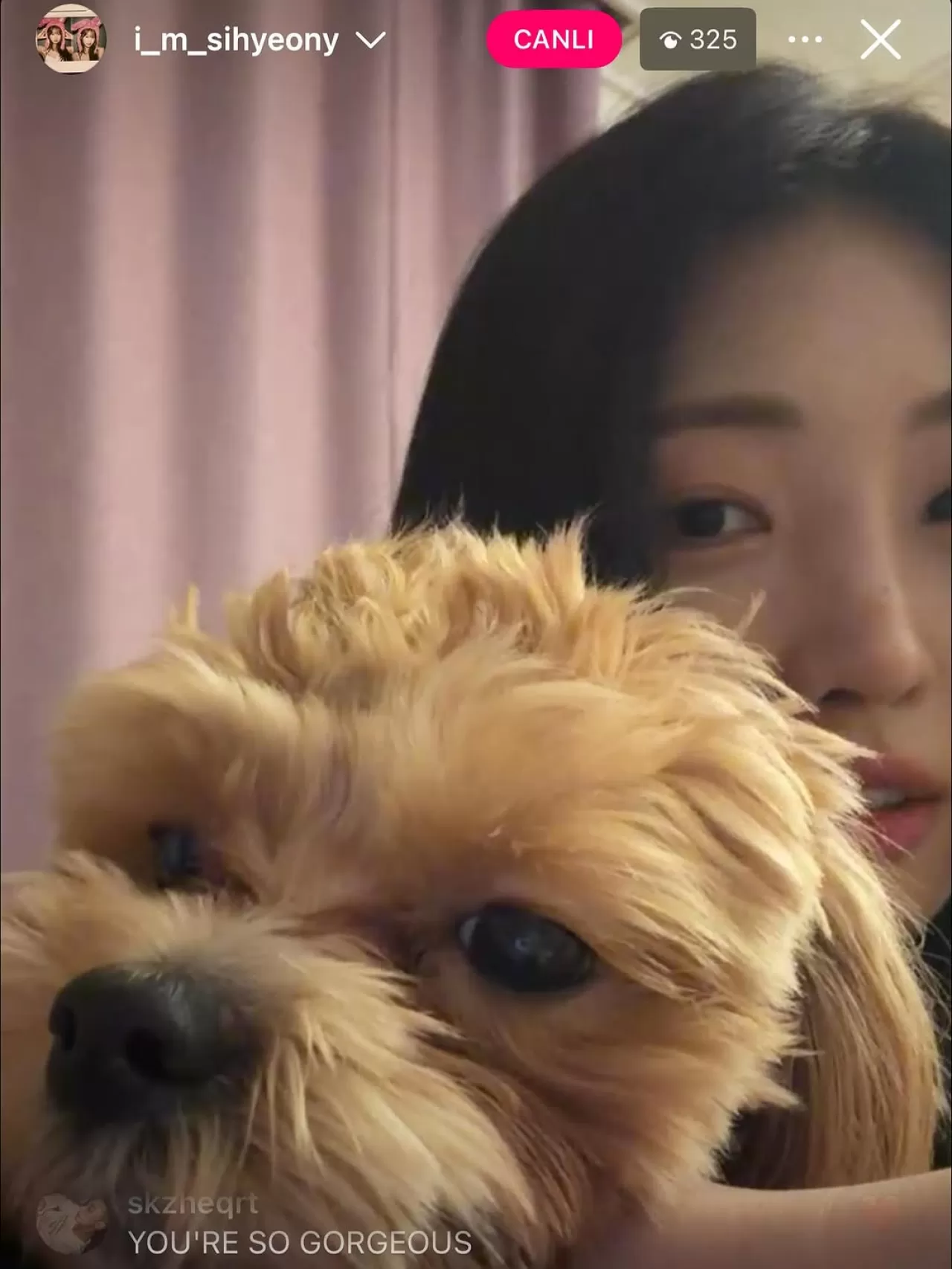 EVERGLOW Üyesi Sihyeon, Instagram Üzerinden Canlı Yayın Gerçekleştirdi