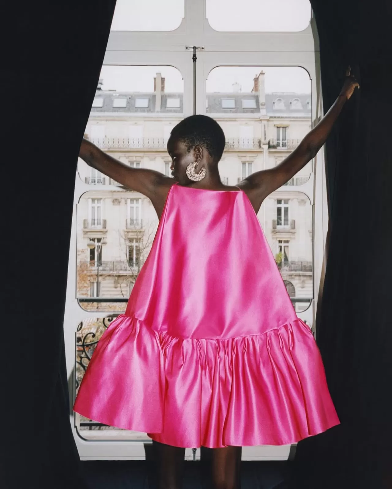 Givenchy'nin Fuşya Rengi Düşes Sateninden Dilimli Fırfırlı Elbise