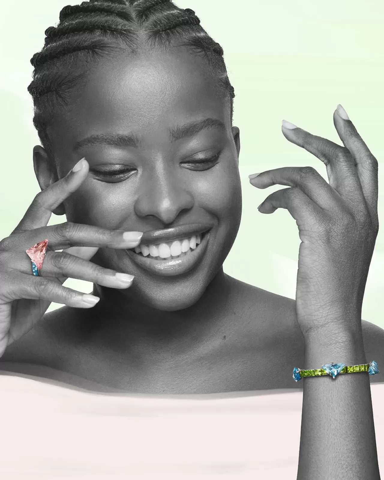 Amanda Gorman, Prada'nın Yeni 'Couleur Vivante' İnce Mücevher Koleksiyonunun Yüzü Oldu