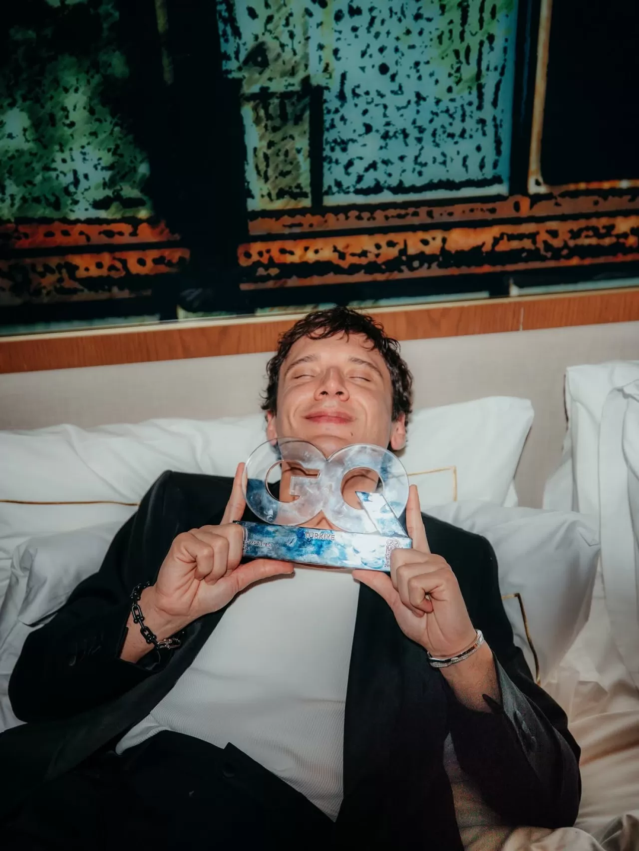 Edis, Müzik Başarısını Ekibi ve Hayranlarıyla Paylaştı