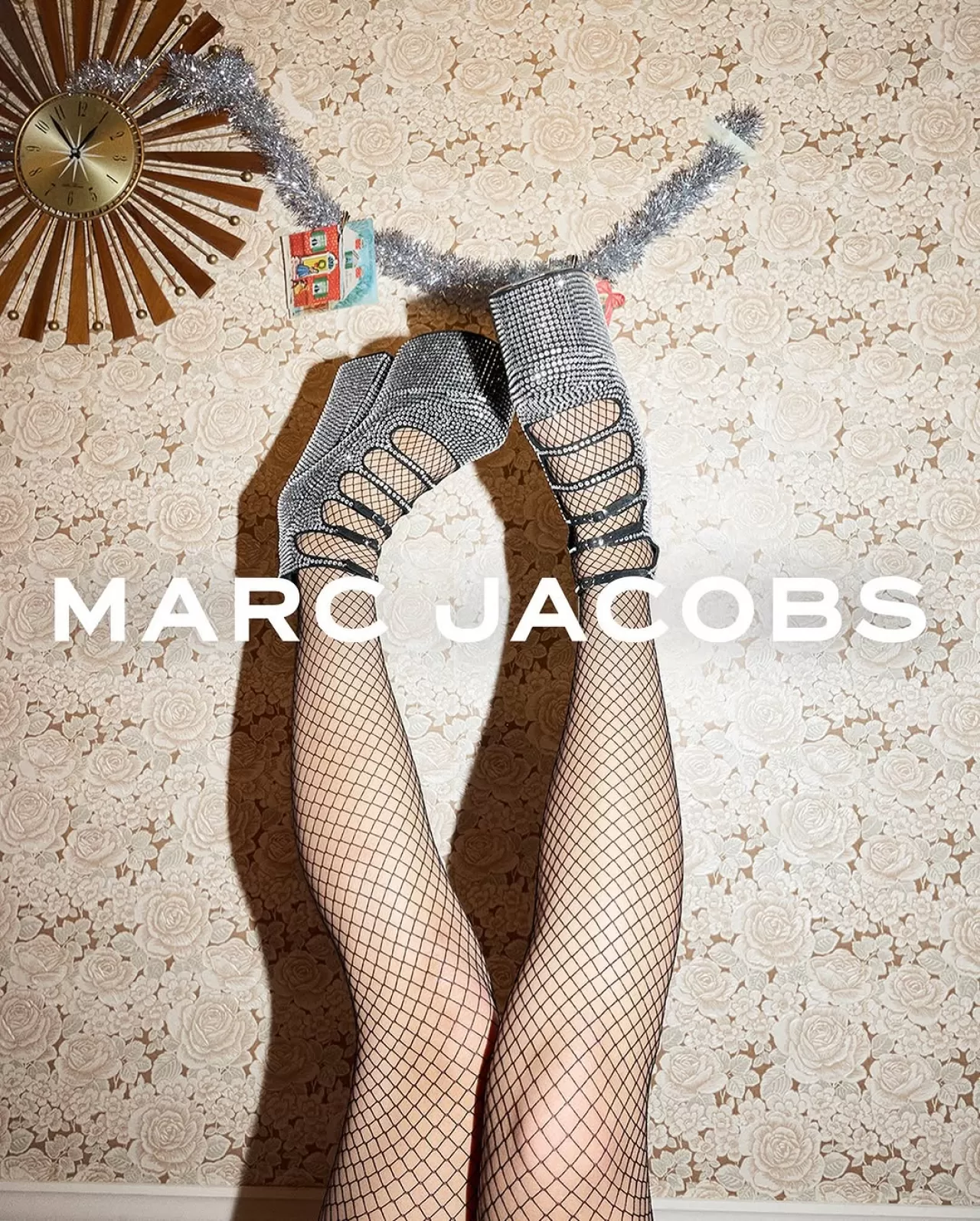 Marc Jacobs'tan Yılbaşı Partileri İçin Göz Alıcı 'Rhinestone Kiki' Ayak Bileği Botu
