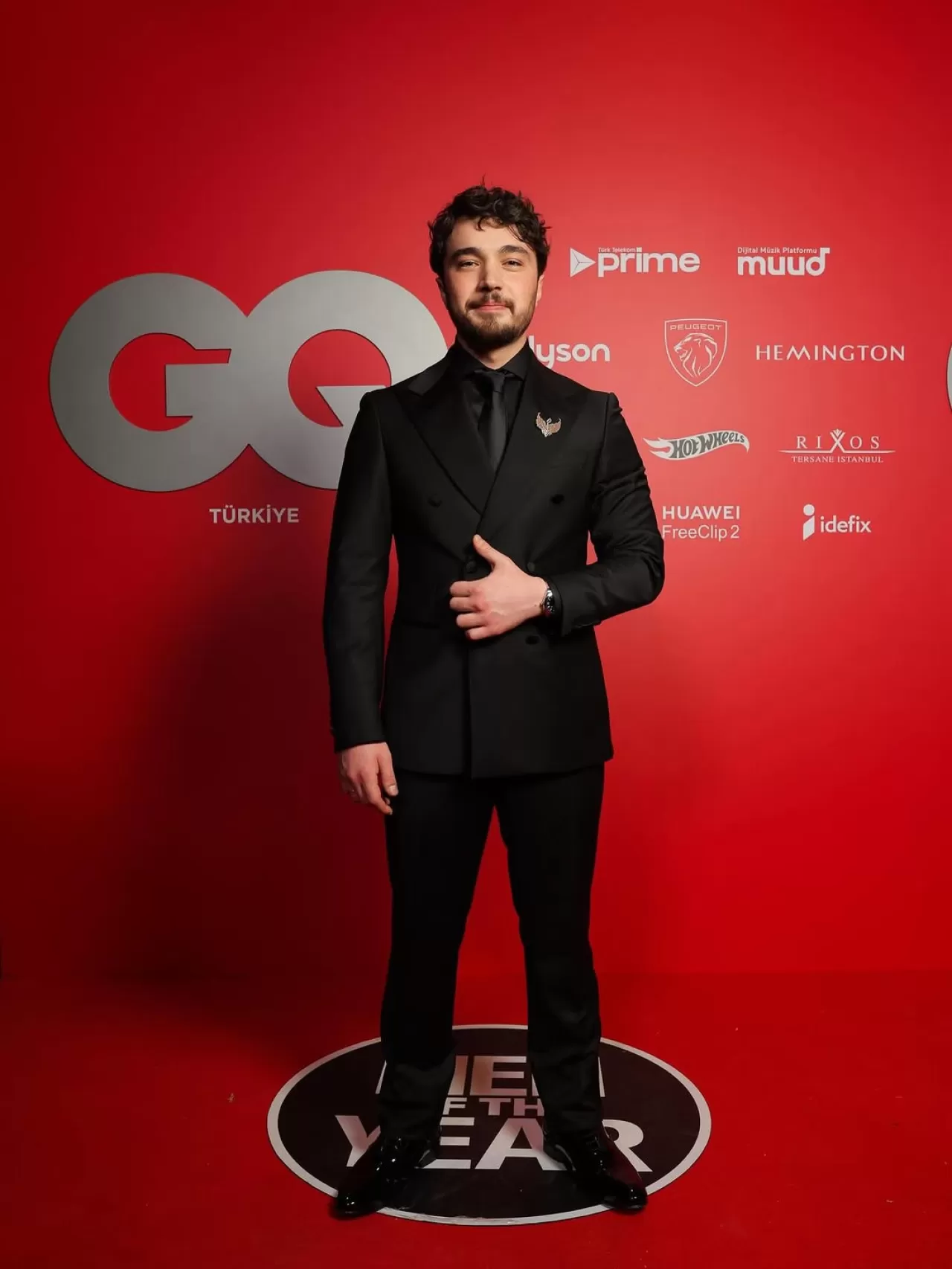 Burak Dakak, GQ Türkiye Ödül Töreninde Ödül Aldı