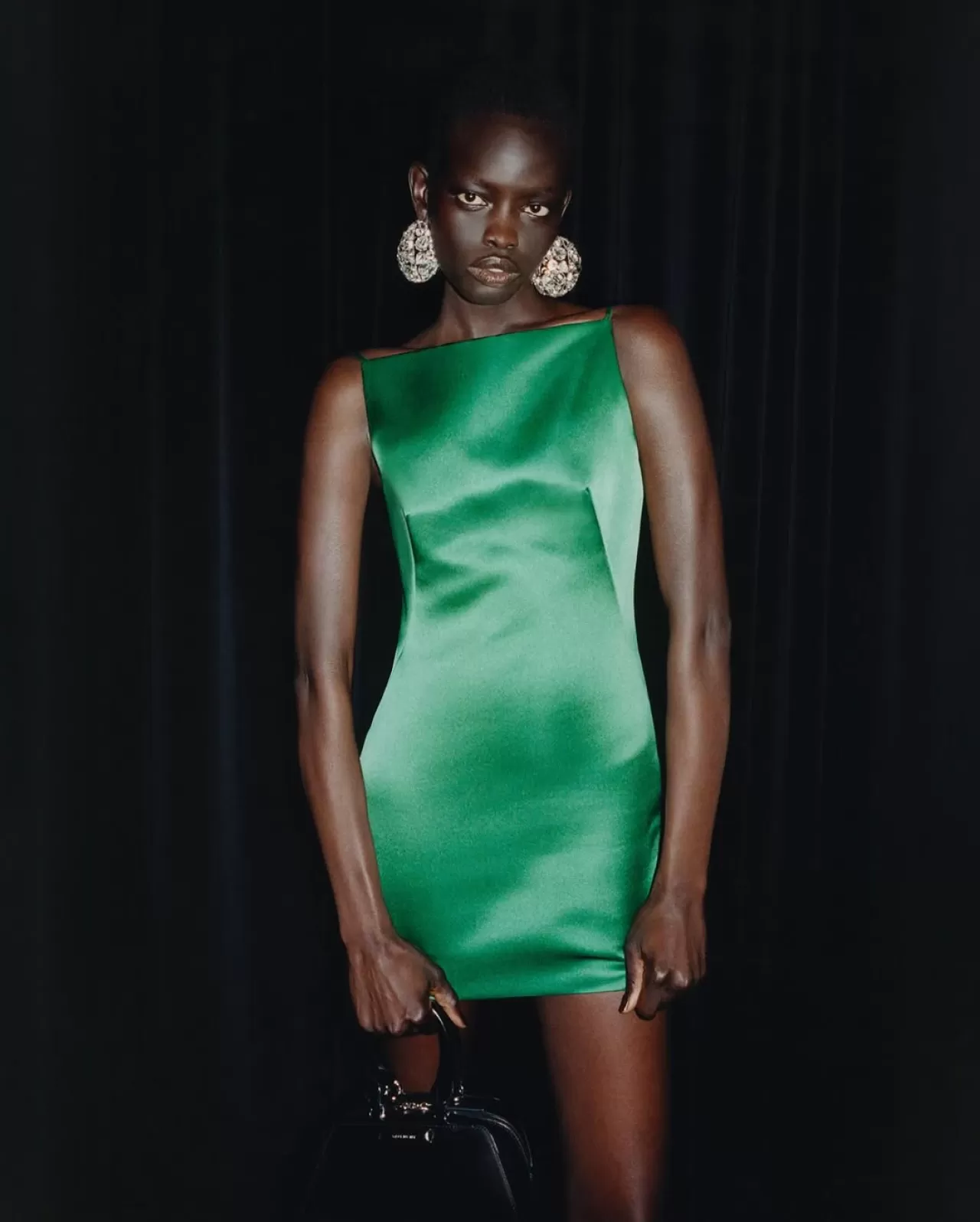 Givenchy'den Sarah Burton İmzalı Bahar 2026 Koleksiyonundan İlk Görünüm