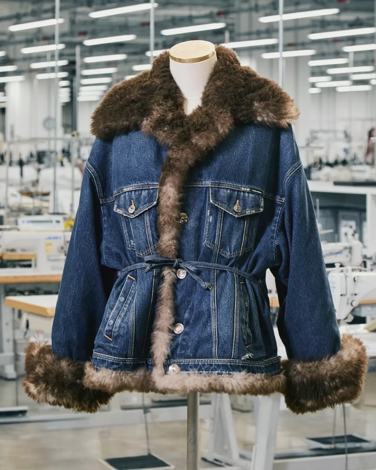 Dolce&Gabbana'dan Lüks Denim: Kışın Sıcaklığı ve İtalyan İşçiliği Bir Arada