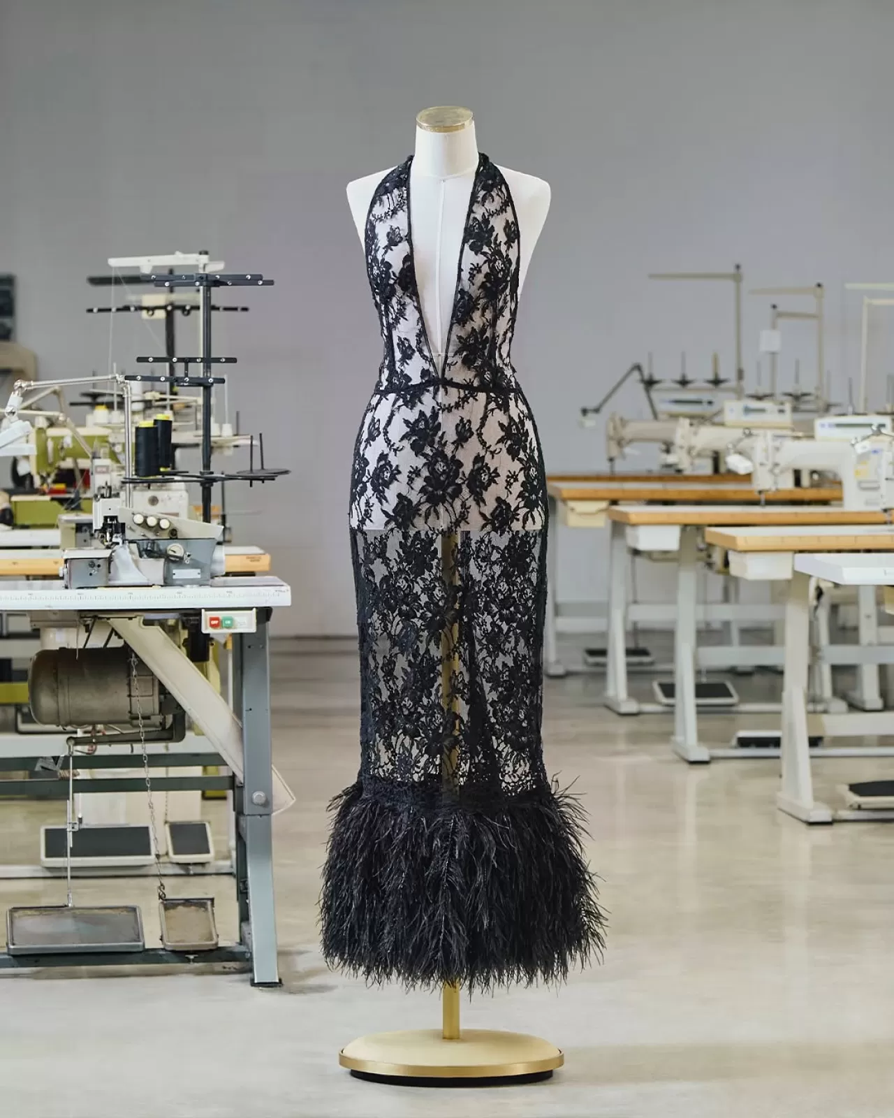 Dolce & Gabbana'dan El Yapımı Şantiyi Dantel İlhamlı Gece Kıyafeti