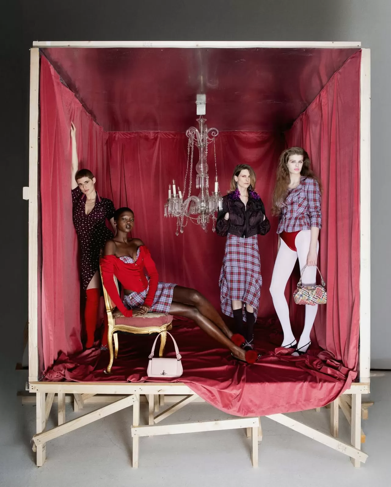 Vivienne Westwood'dan Louth Tartan Motifi ile Tatil Stili