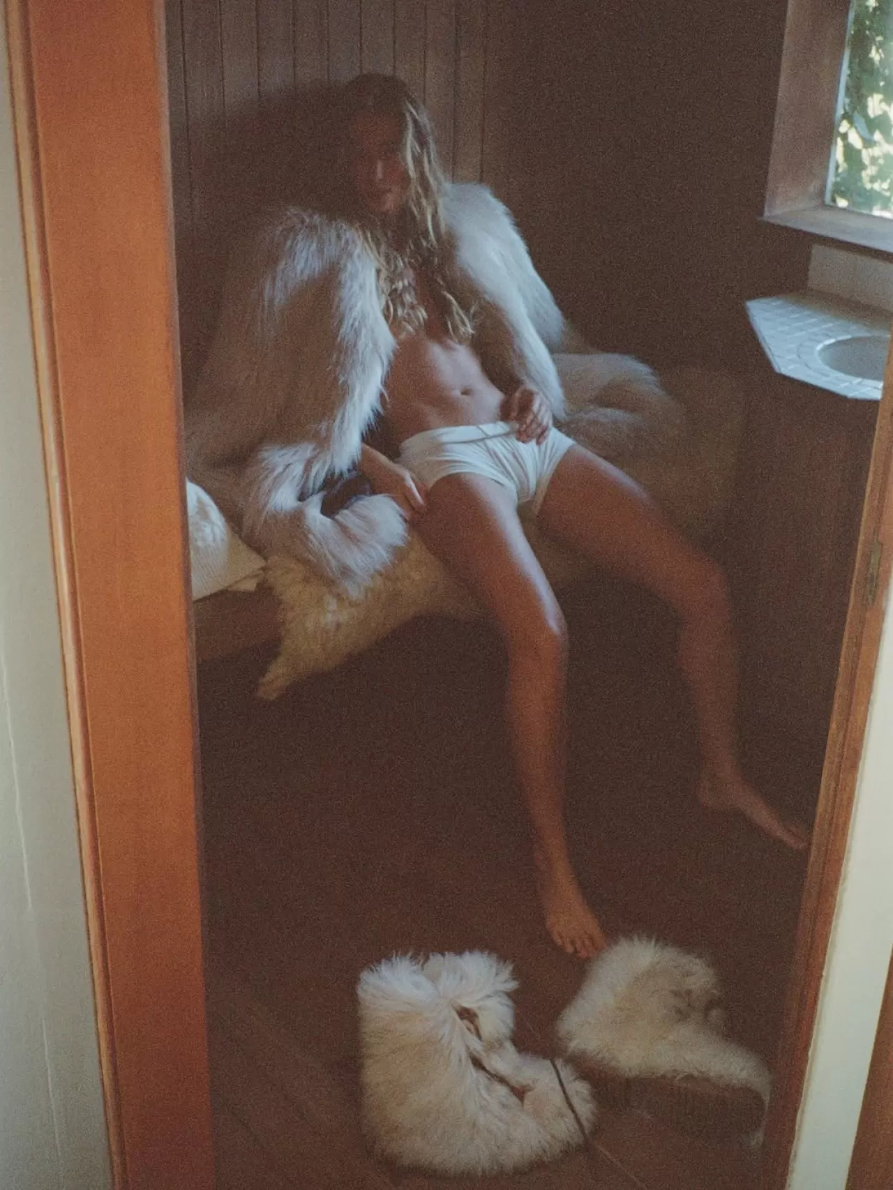 Saint Laurent'in 'Snow Edition' Koleksiyonu Anthony Vaccarello İmzasıyla Tanıtıldı