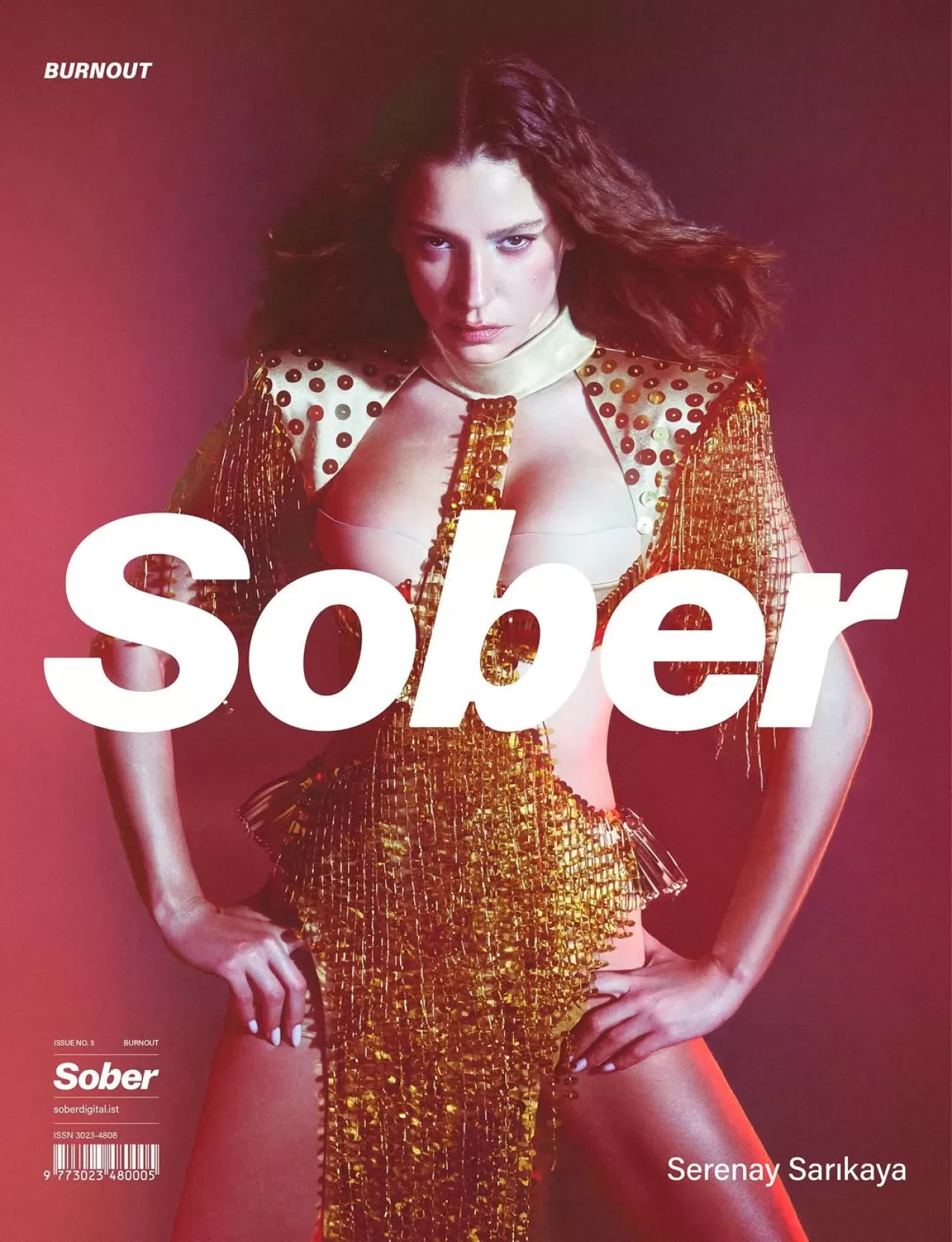 Serenay Sarıkaya'nın Etkileyici Moda Çekimi