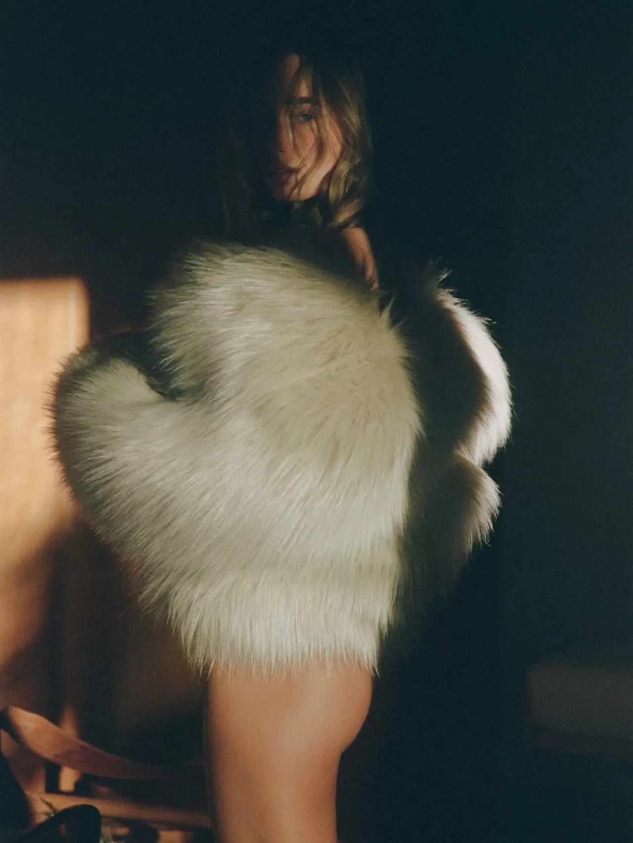 YSL 'Snow Edition', Anthony Vaccarello İmzası ve Henrik Purienne Objektifiyle Tanıtıldı