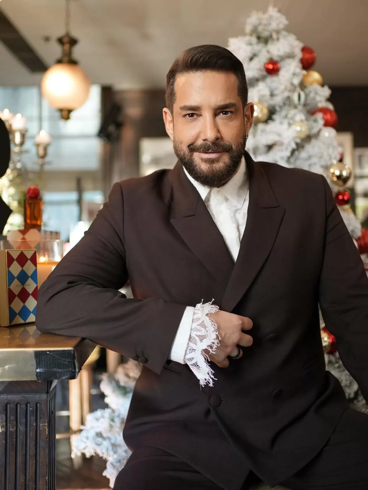 Enis Arıkan, Jomalonelondon İş Birliği ile 2026'ya Erken Merhaba Dedi