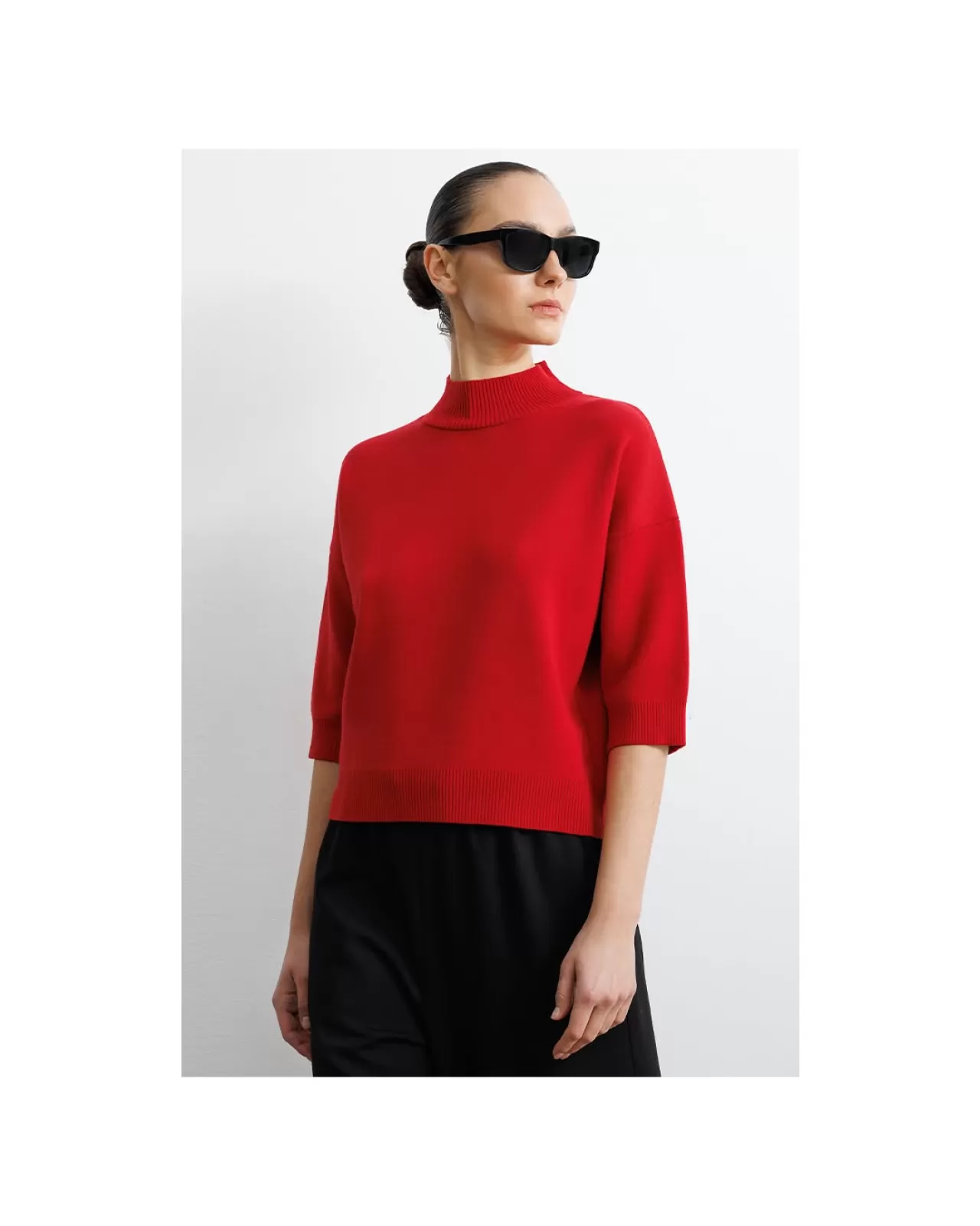 Tüzün Giyim'den Klasik ve Modern Duruşlu Triko Modeli Piyasaya Sunuldu