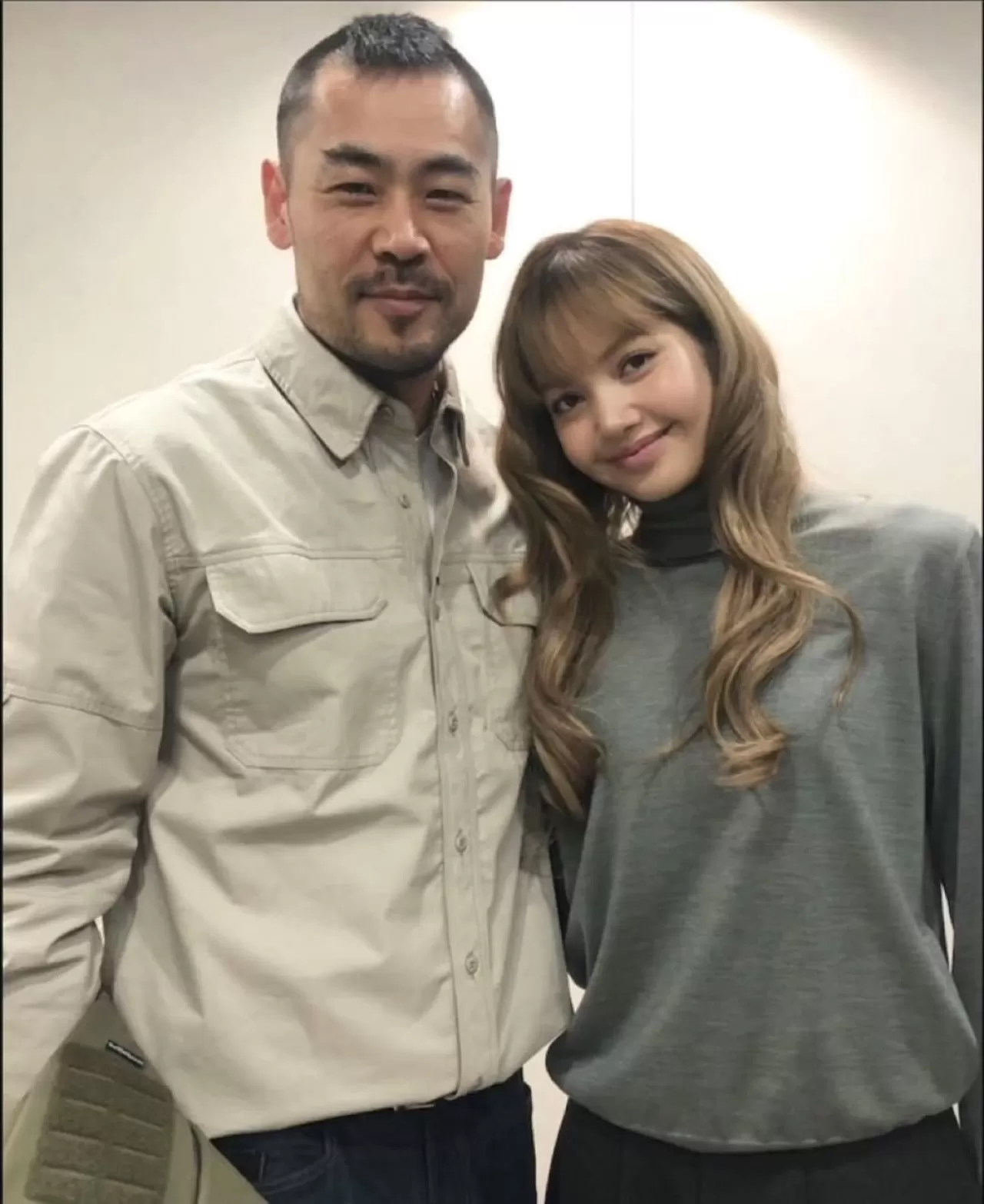 Blackpink'in LISA'sı, Aktör Woojun'un Sosyal Medya Paylaşımında Görüntülendi