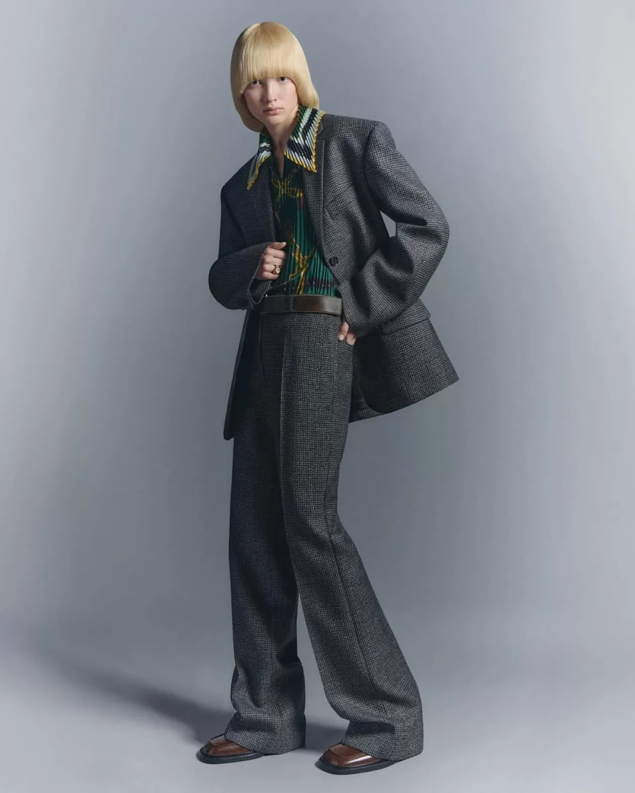 Acne Studios 2026 Yaz Koleksiyonu: Klasiklerin Yeniden Yorumu