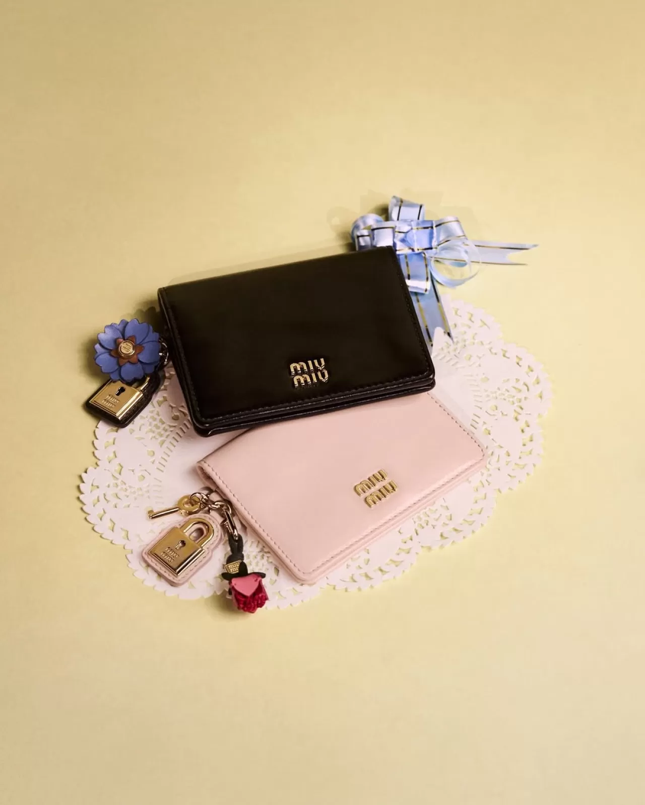 Miu Miu'dan Yeni Aksesuar Koleksiyonu: Tatil Teması Öne Çıkıyor