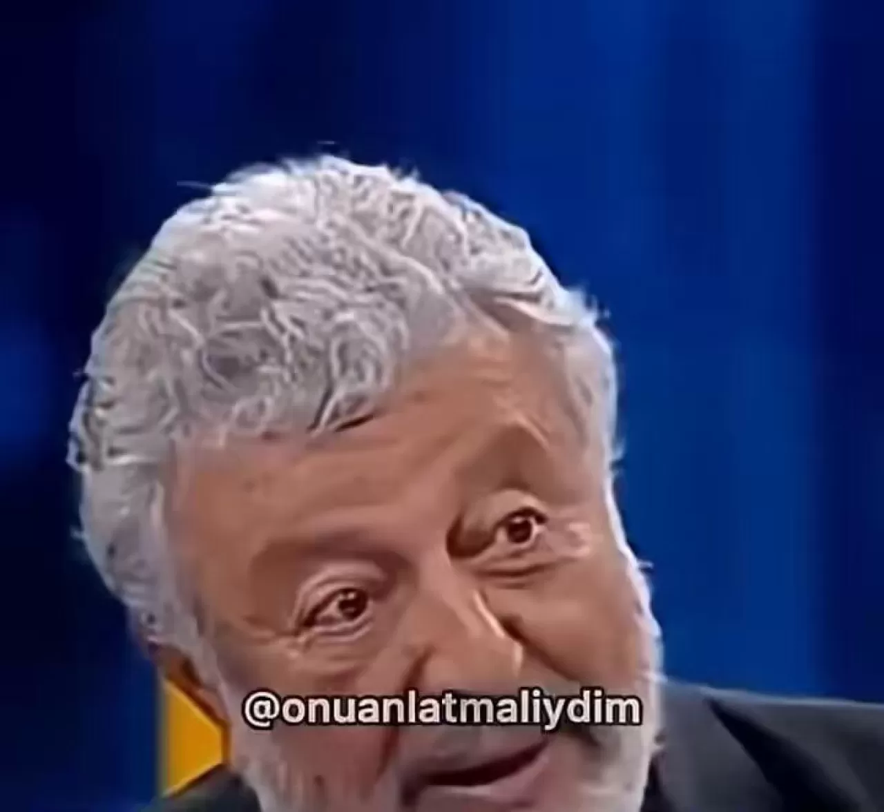 Cem Yılmaz'ın Sahne Arkası: Mizah Dehası ile İçe Dönük Kişiliği Arasındaki İlginç Tezat