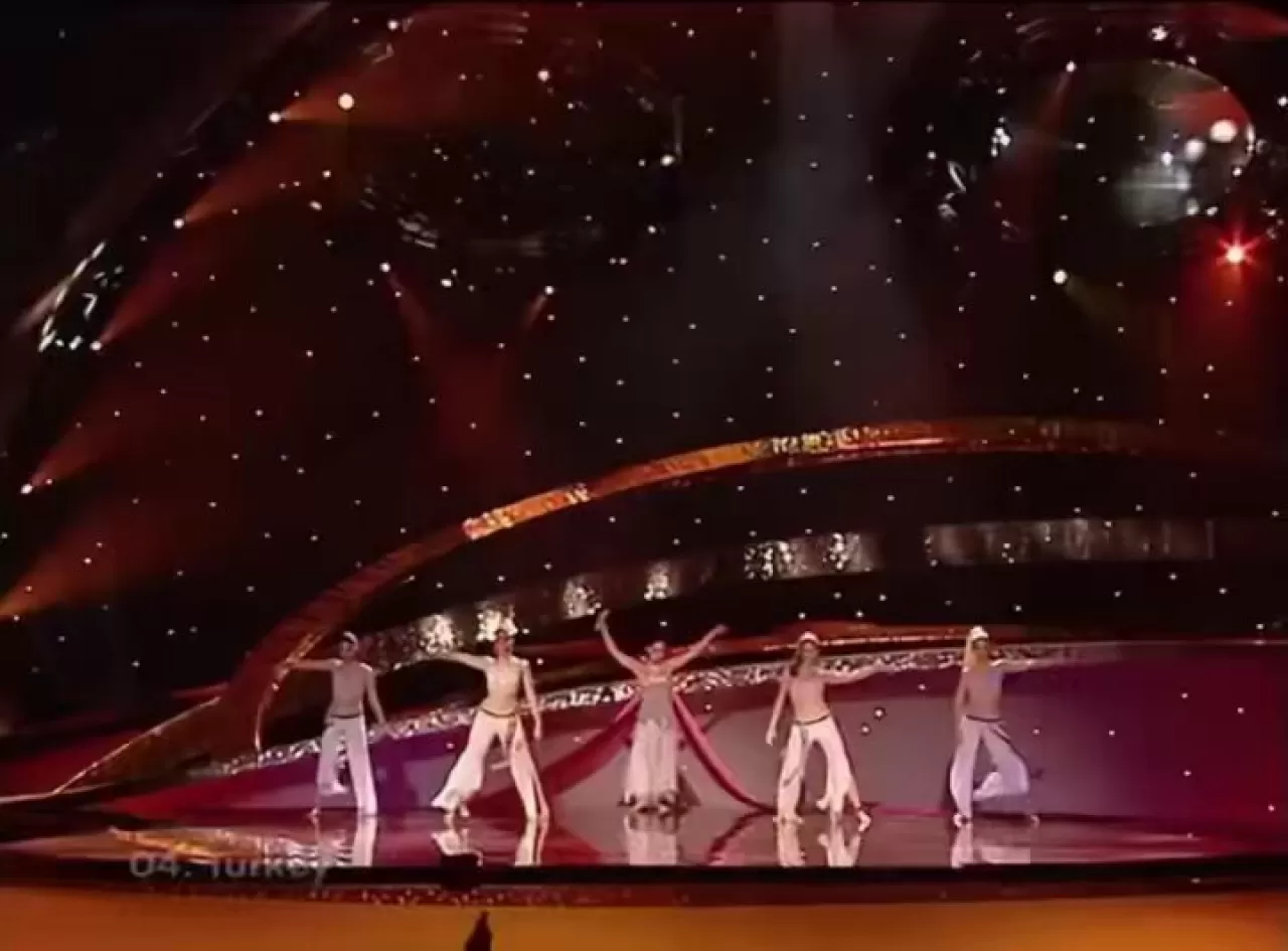 Sertab Erener, Eurovision'da Türkiye'ye Tarihi Birinciliği Getirdi