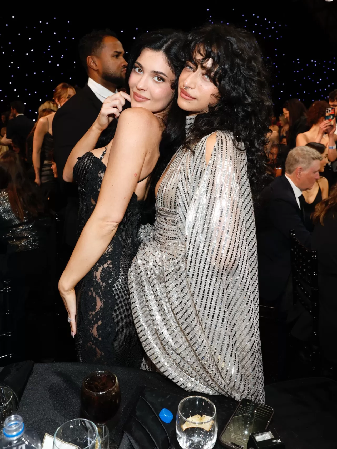 Critics Choice Awards'ta Odessa A'zion ve Kylie Jenner Bir Araya Geldi