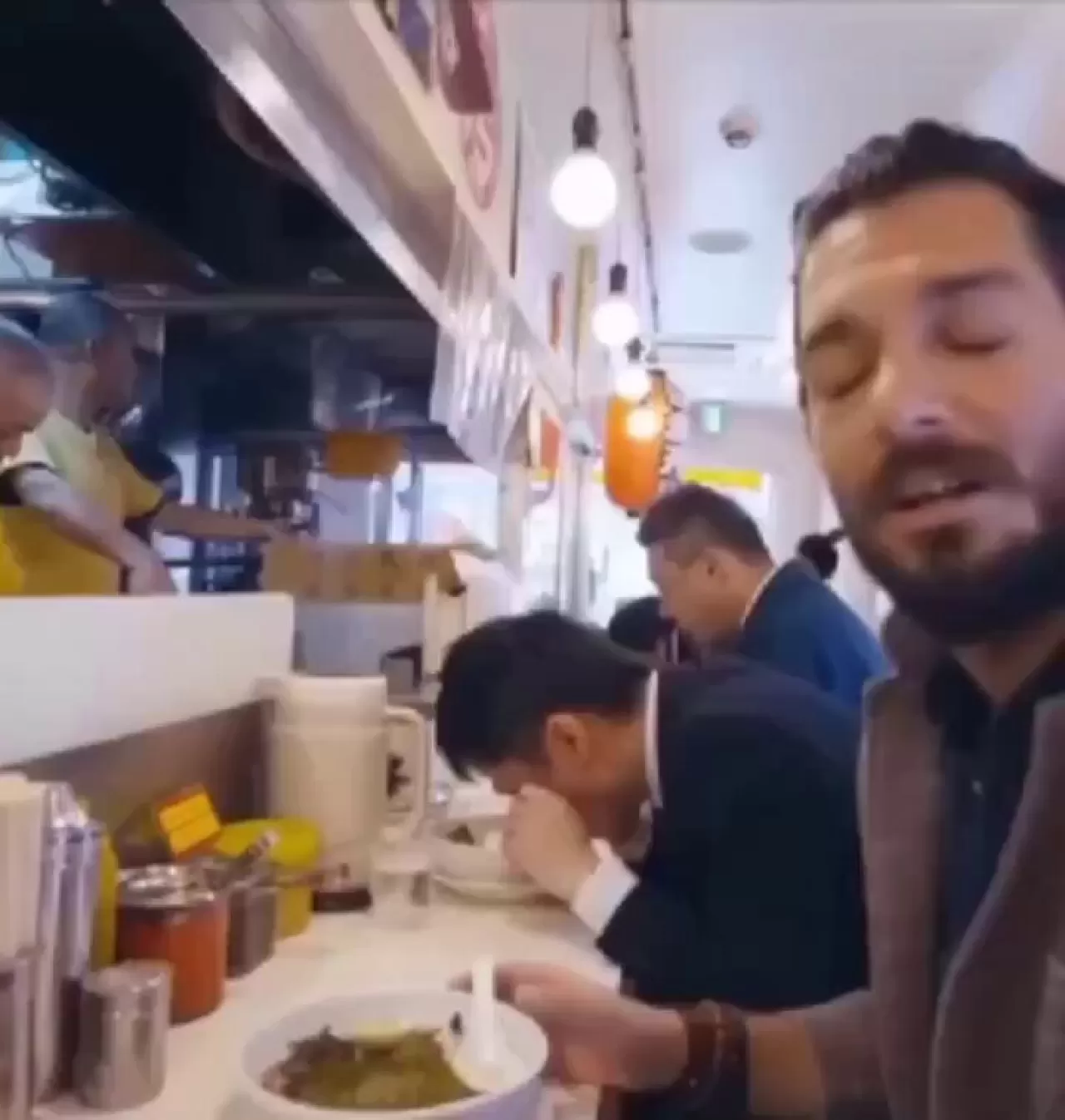 Hayrettin'in Japonya Çıkarması: Yemek Adabı Üzerine Tartışma Yarattı