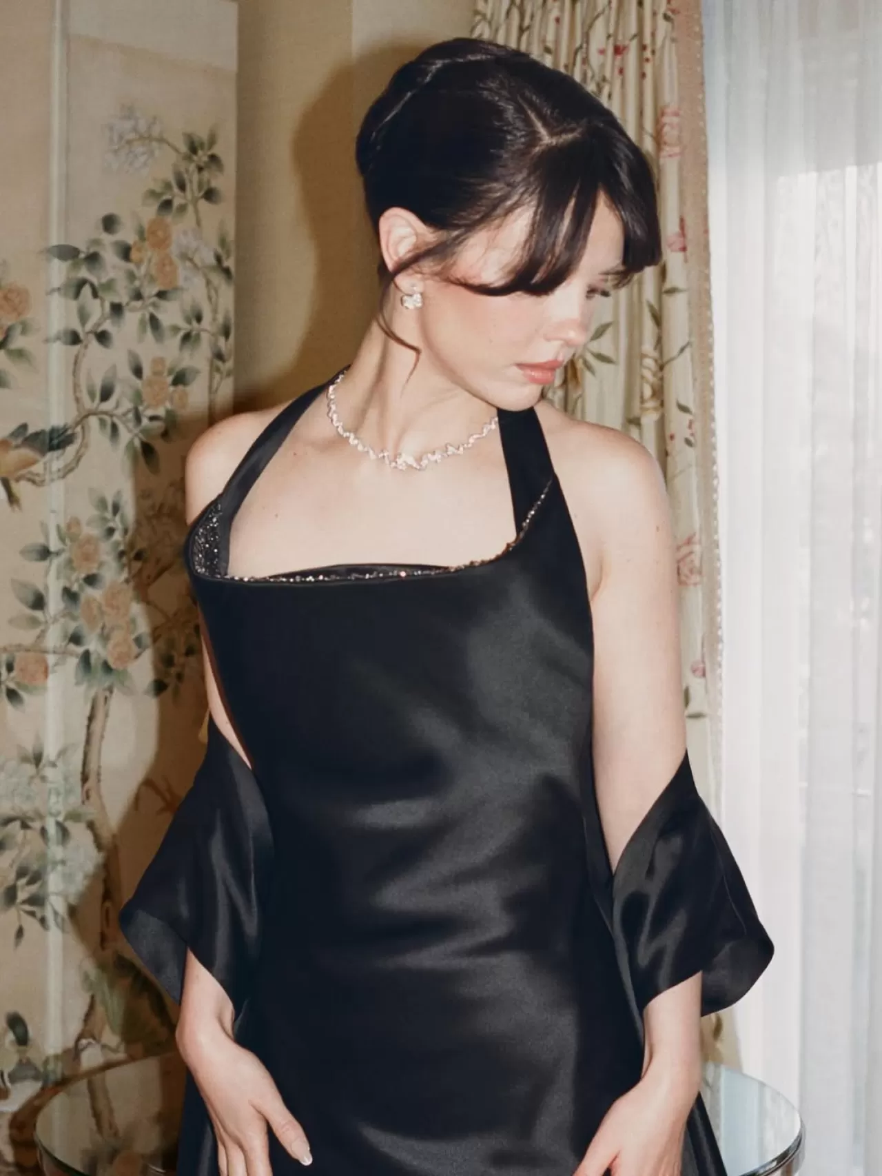 Mia Goth, 83. Altın Küre Ödülleri'nde Jonathan Anderson İmzalı Dior Kıyafeti ile Sahne Aldı