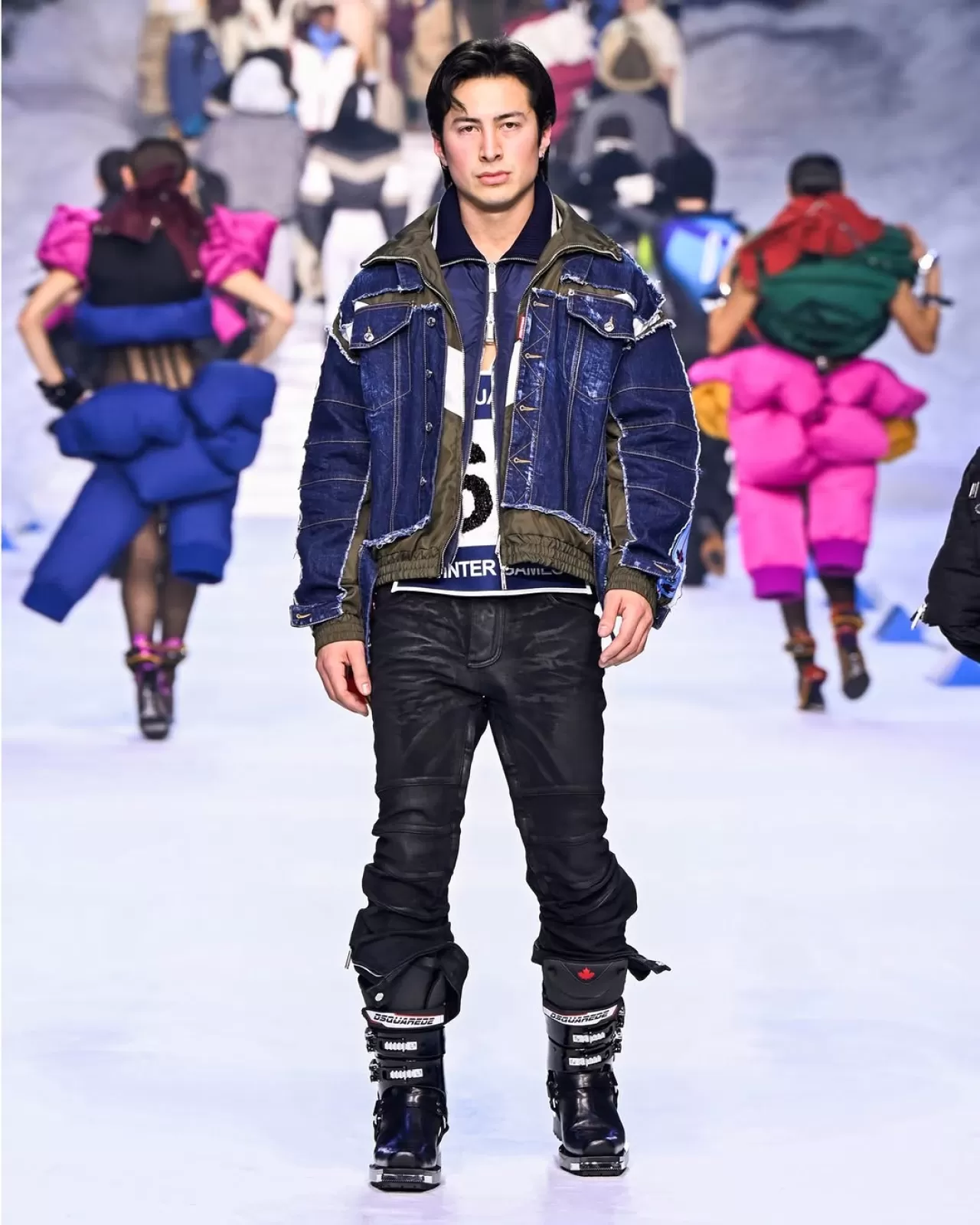 Milan Moda Haftası'nda Bir Sahne: Hudson Williams, Dsquared2 Defilesinde Beklenmedik Bir An Yaşattı