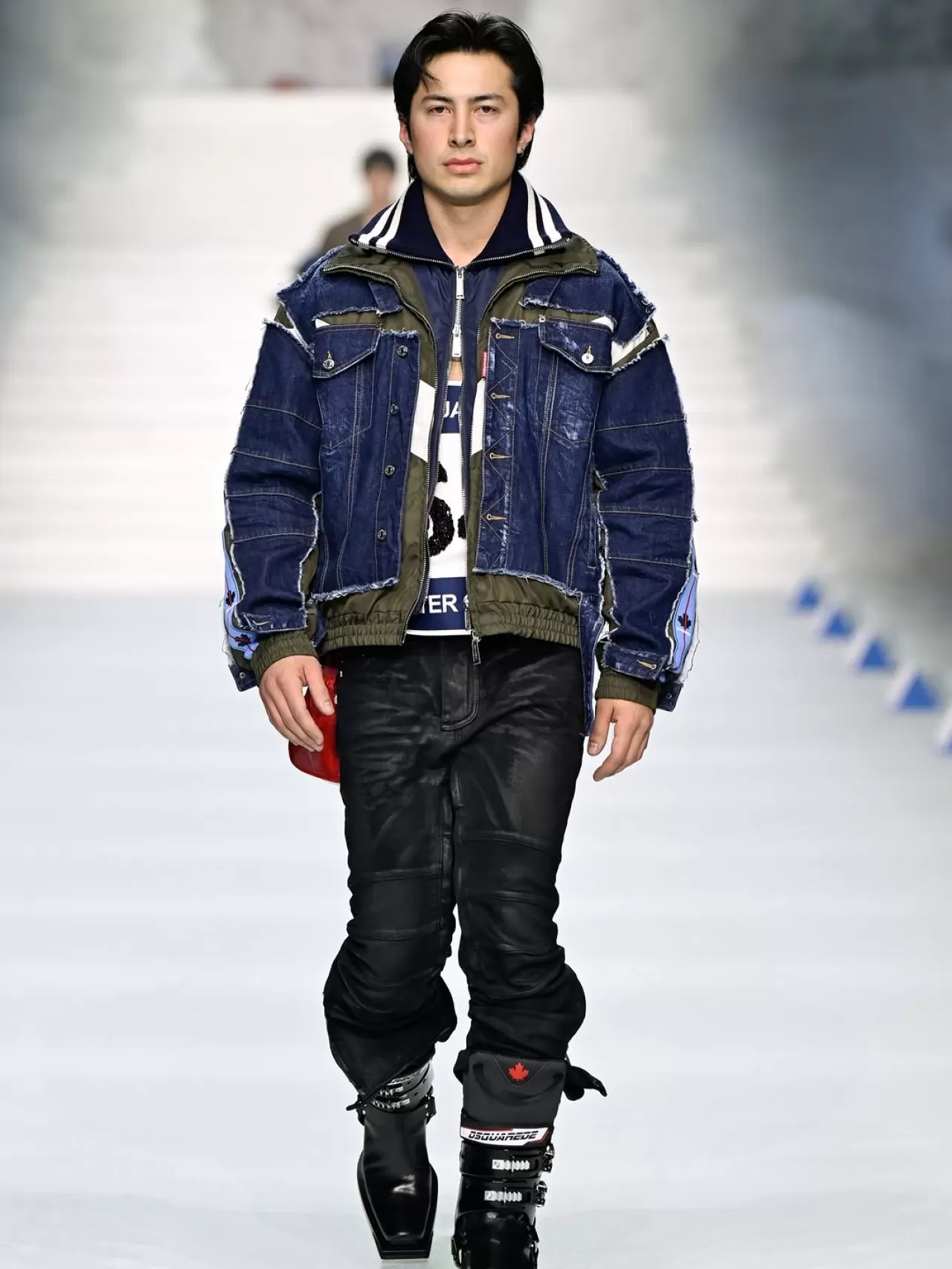 Hudson Williams, Milano Erkek Moda Haftası'nda DSQUARED2 Podyumunda Yürüdü