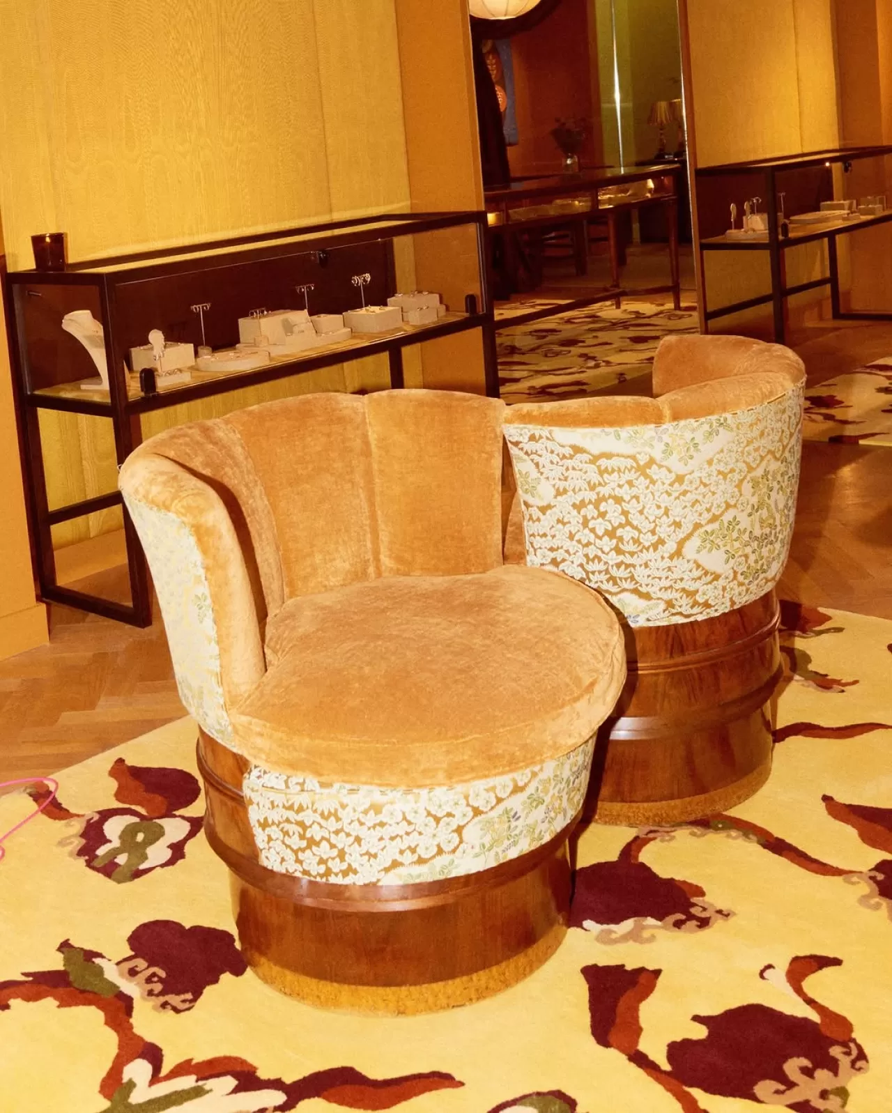 Shrimps ve Pelican House'dan Özel Bir İş Birliği: Royal Garden Halısı Lucydelius Mağazasında