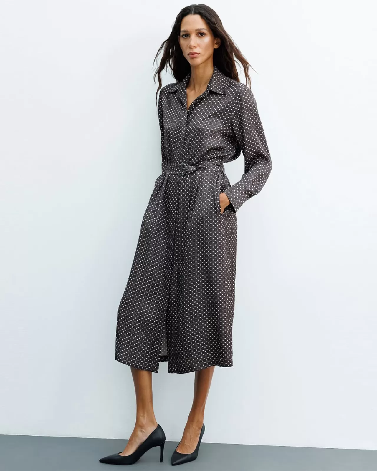 Tüzün Giyim'den Gündüz ve Gece Şıklığına Uygun Elbise