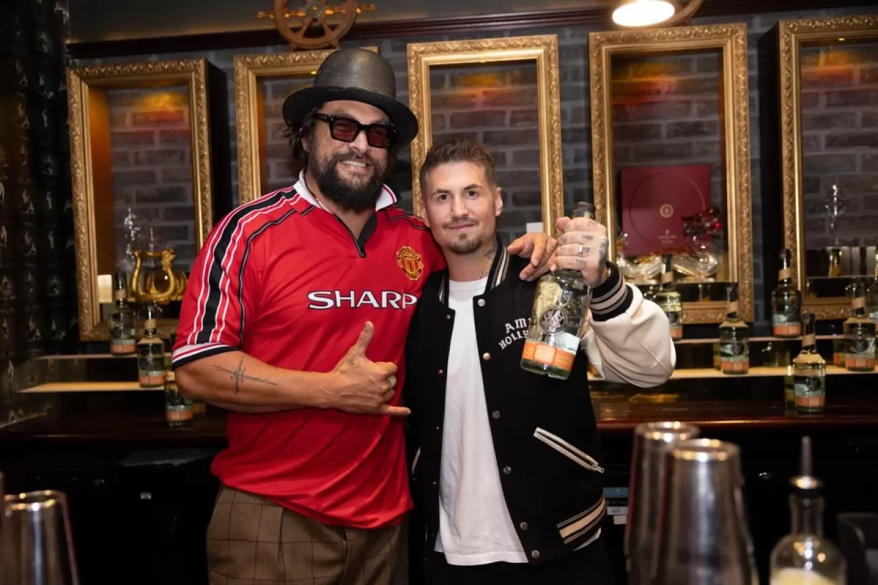 Jason Momoa, Manchester'da Yeni Vodka Markasını Tanıttı