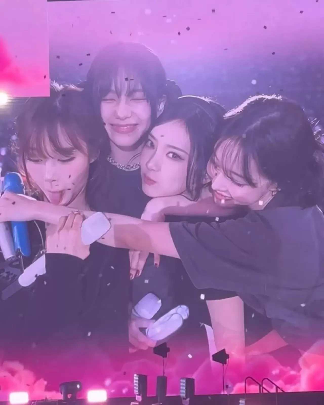 aespa Hong Kong'da: SYNK: aeXIS LINE Konserleri için Heyecan Dorukta