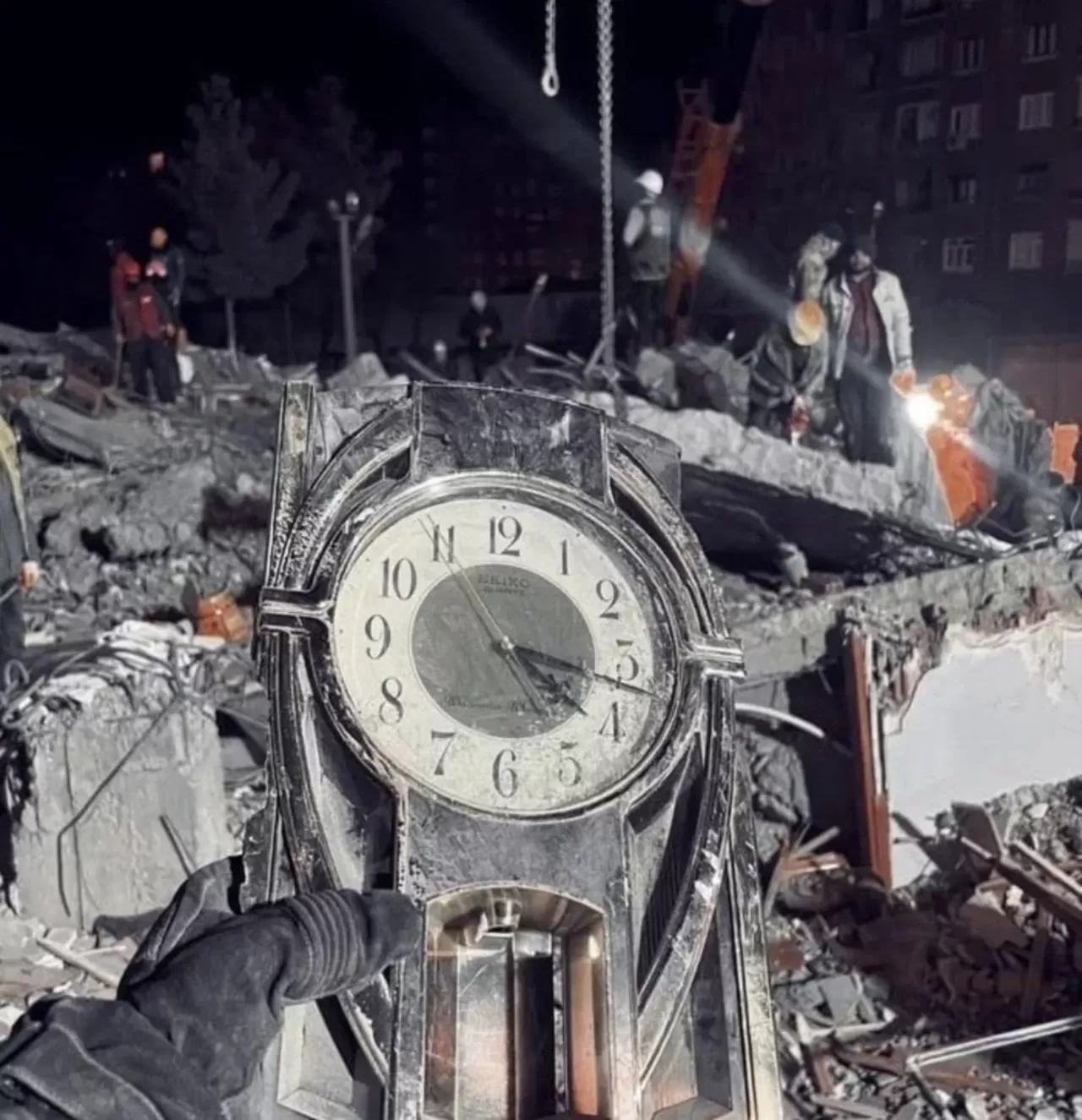 Depremin Üçüncü Yılında: Yaralar ve Dayanışma Hatırlandı