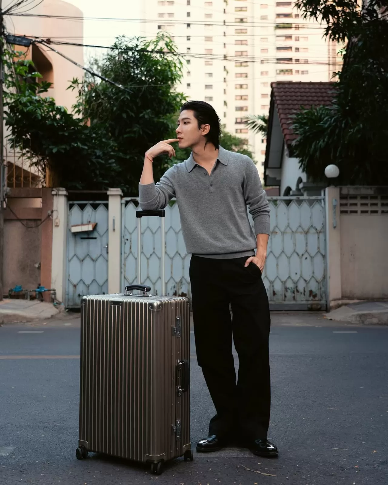 Taylandlı Oyuncu Khaotung, RIMOWA Classic ile Tarzını Konuşturdu