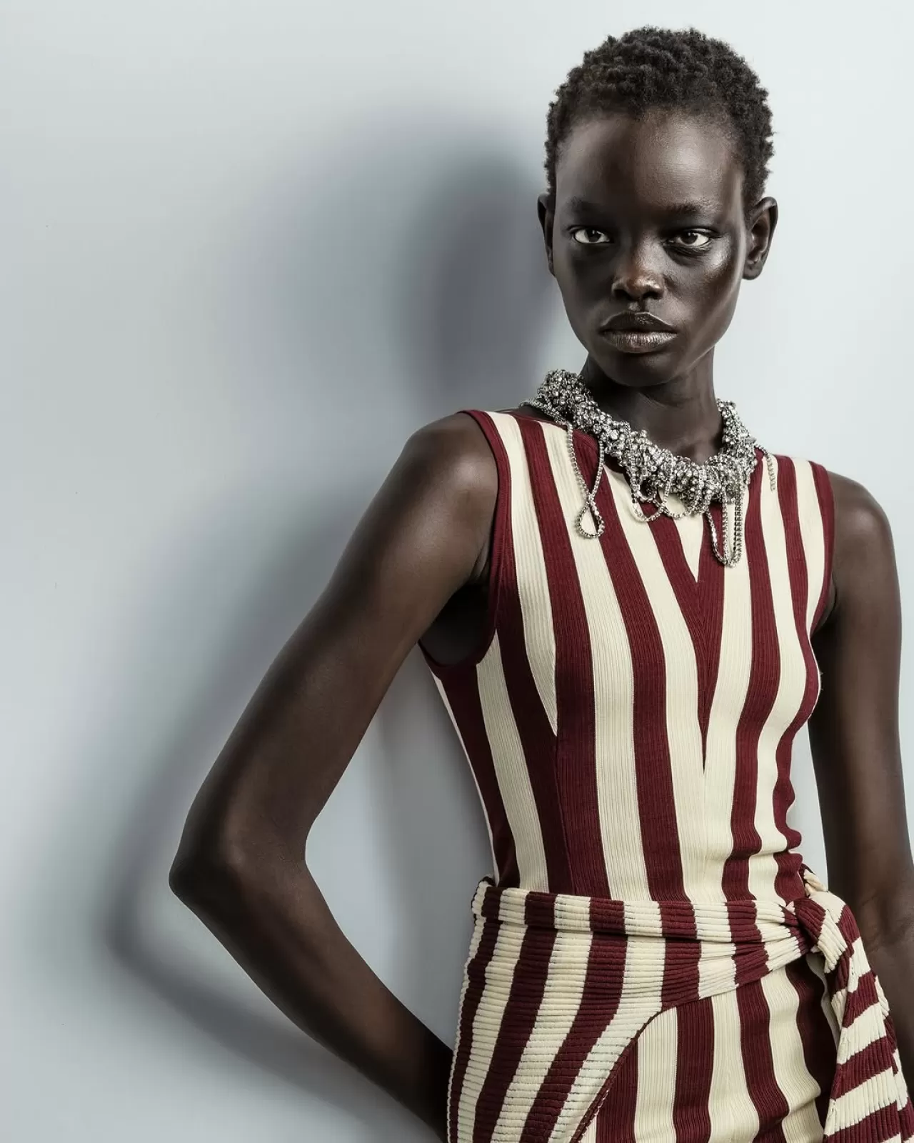 Dries Van Noten'in 2026 İlkbahar/Yaz Koleksiyonu Mağazalardaki Yerini Aldı