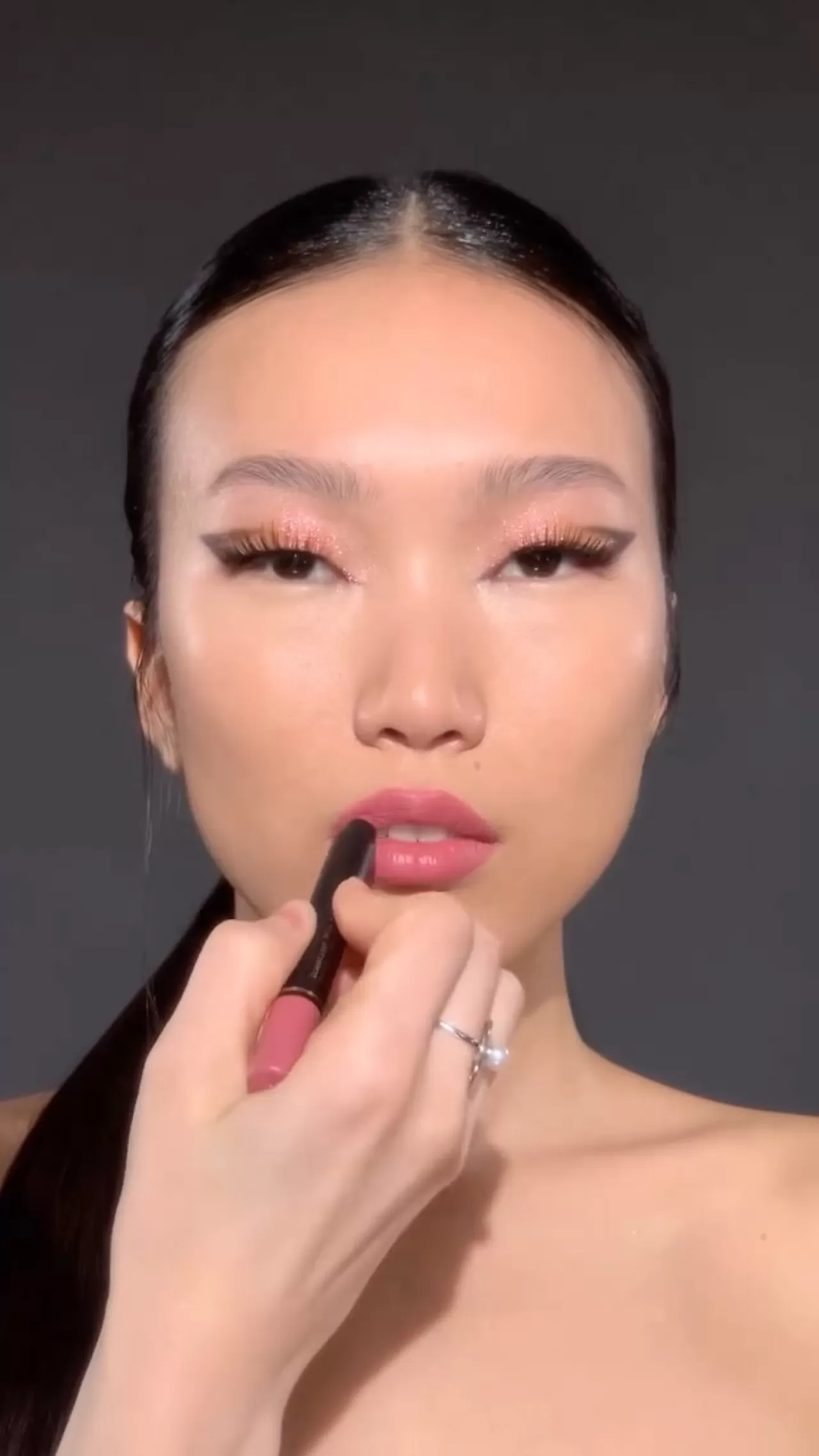 Pat McGrath Labs'tan Yeni 'Venus in Fleurs' Koleksiyonu ile Bronz ve Gül Altını Tonları Öne Çıkıyor