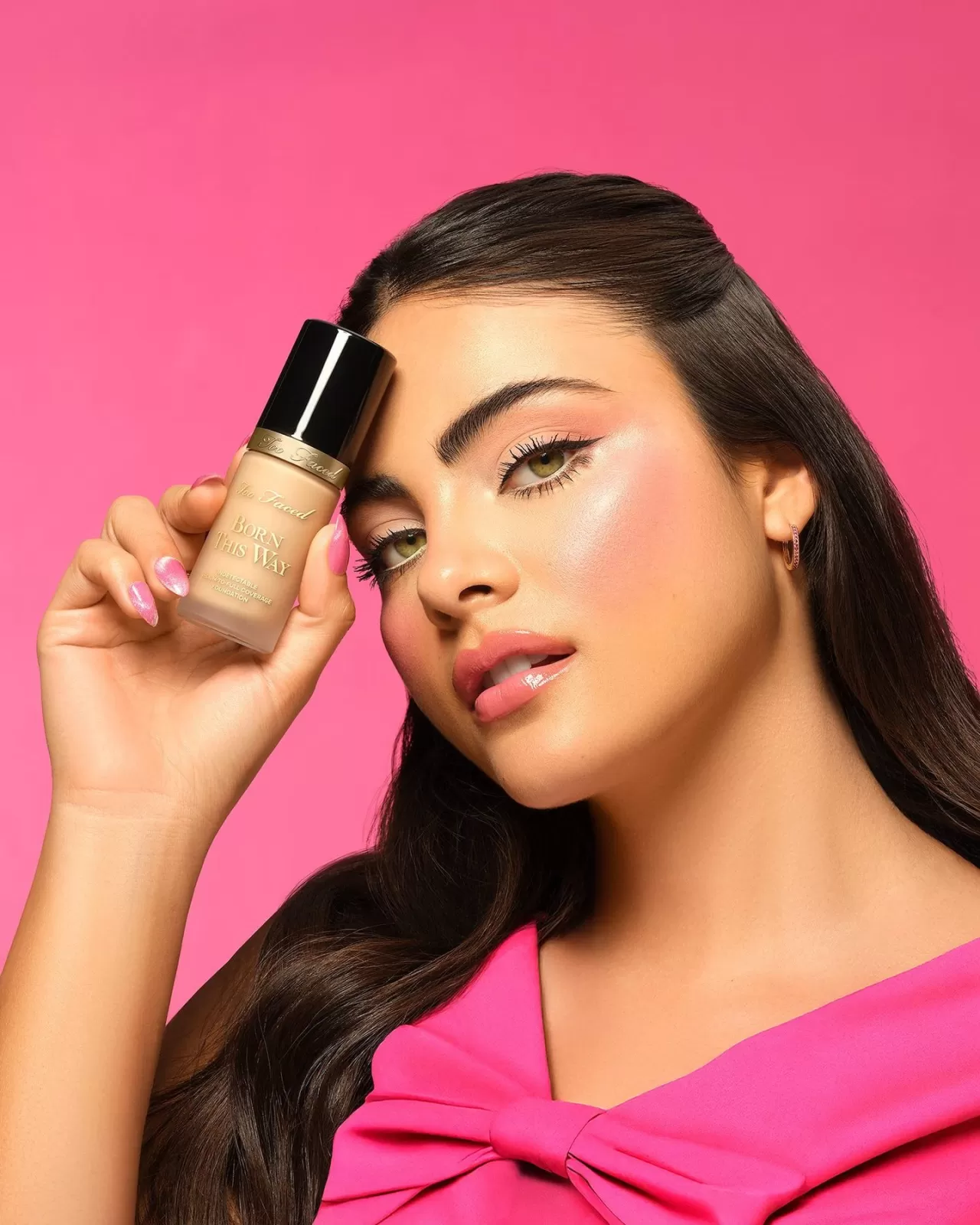 Too Faced Yenilenen Born This Way Fondötenini Tanıtıyor