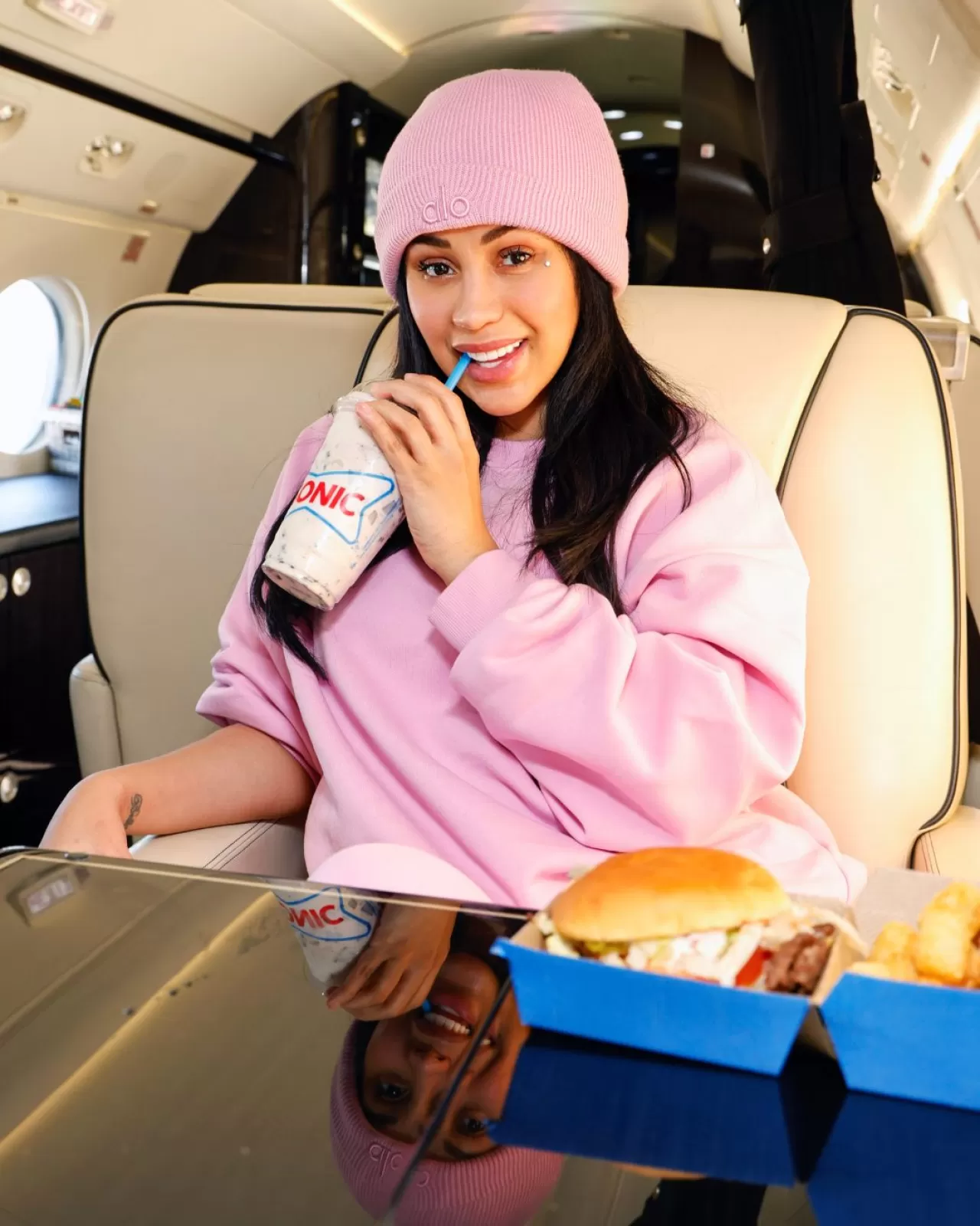 Cardi B, Big Game Yolculuğunda Sonic'ten Atıştırmalık Tüketti